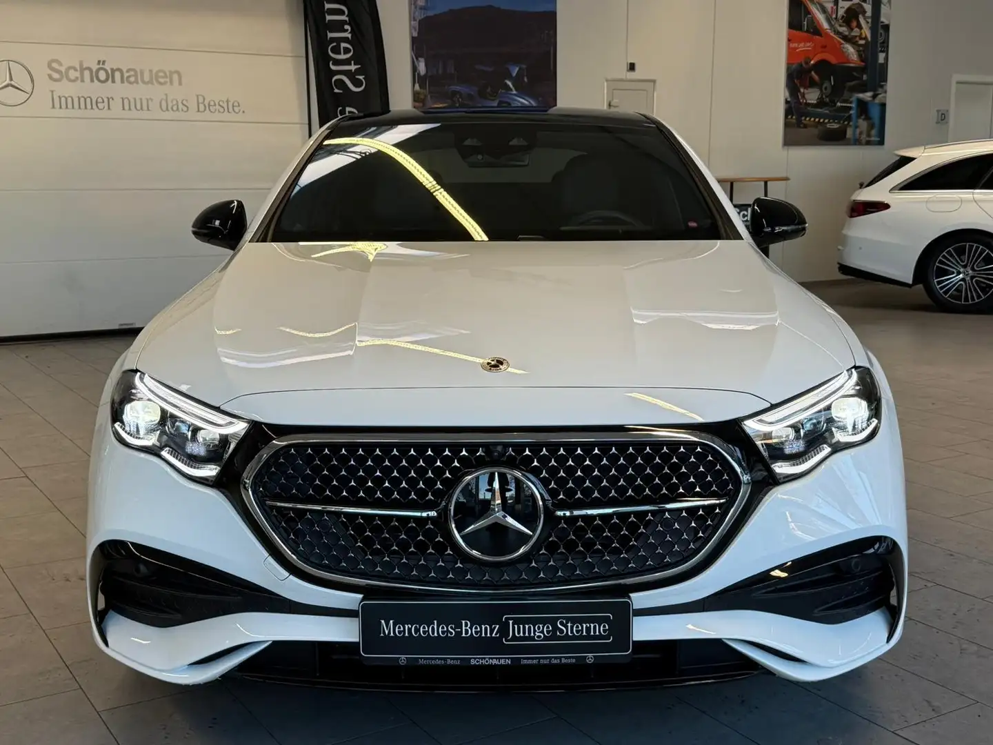 Mercedes-Benz E 300 e AMG+AIRMATIC+DISTR+PANO+AHK+BURM4D+NIGHT Weiß - 2