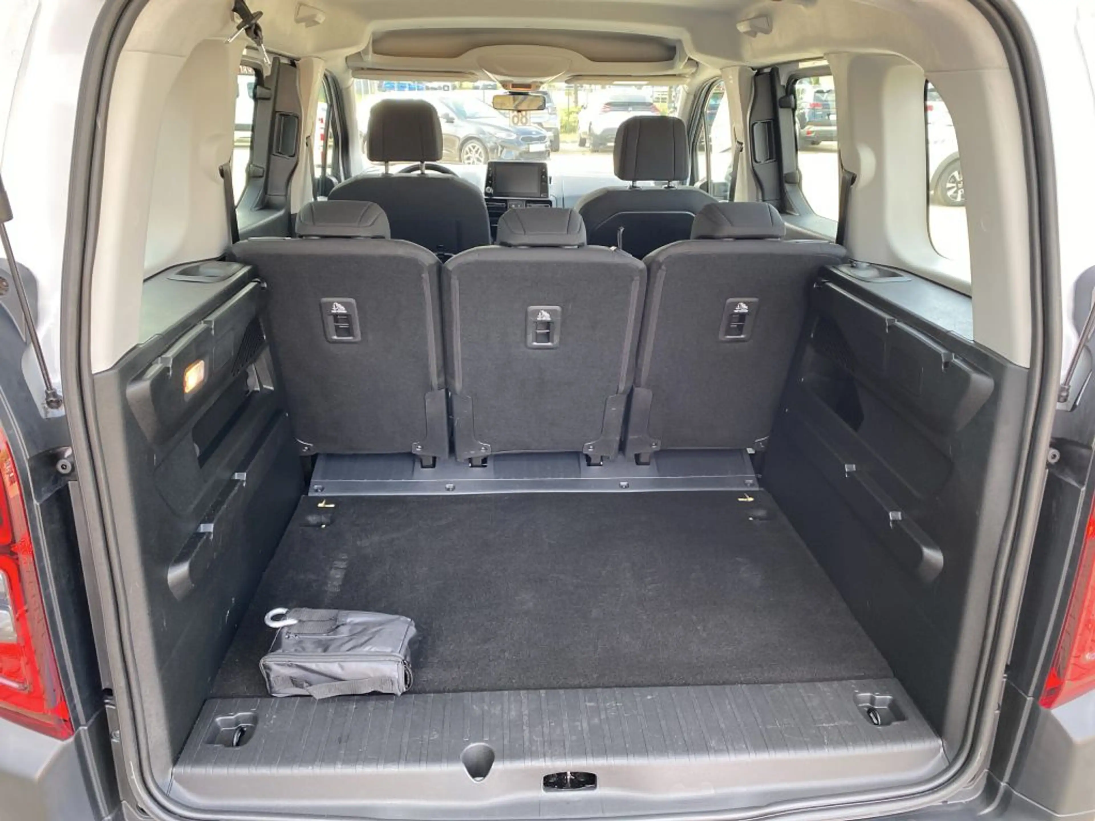 Citroen Berlingo M PureTech 110 FEEL *Keyless*Touch 8 Zoll*PDC* — photo 10