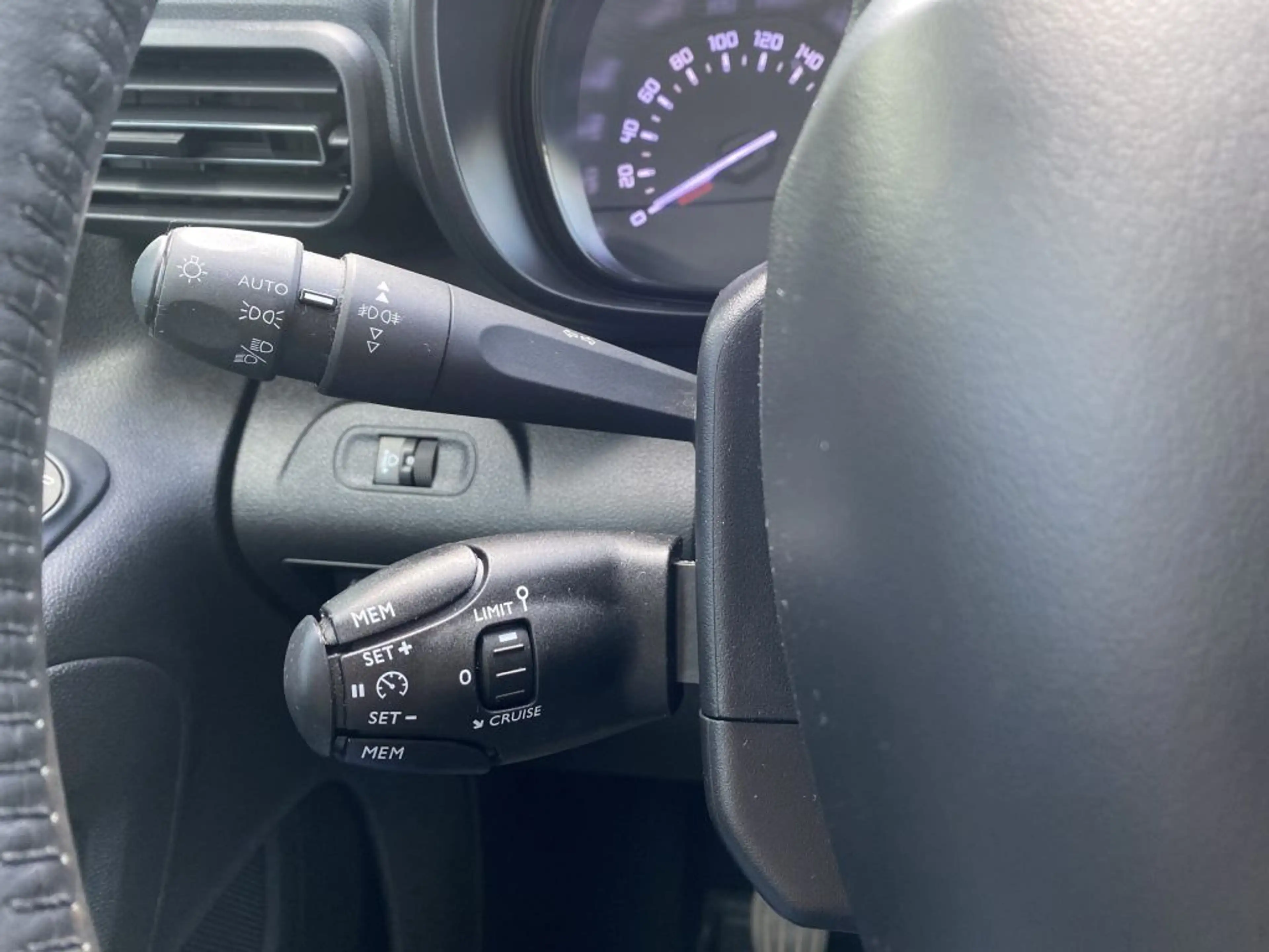 Citroen Berlingo M PureTech 110 FEEL *Keyless*Touch 8 Zoll*PDC* — photo 14