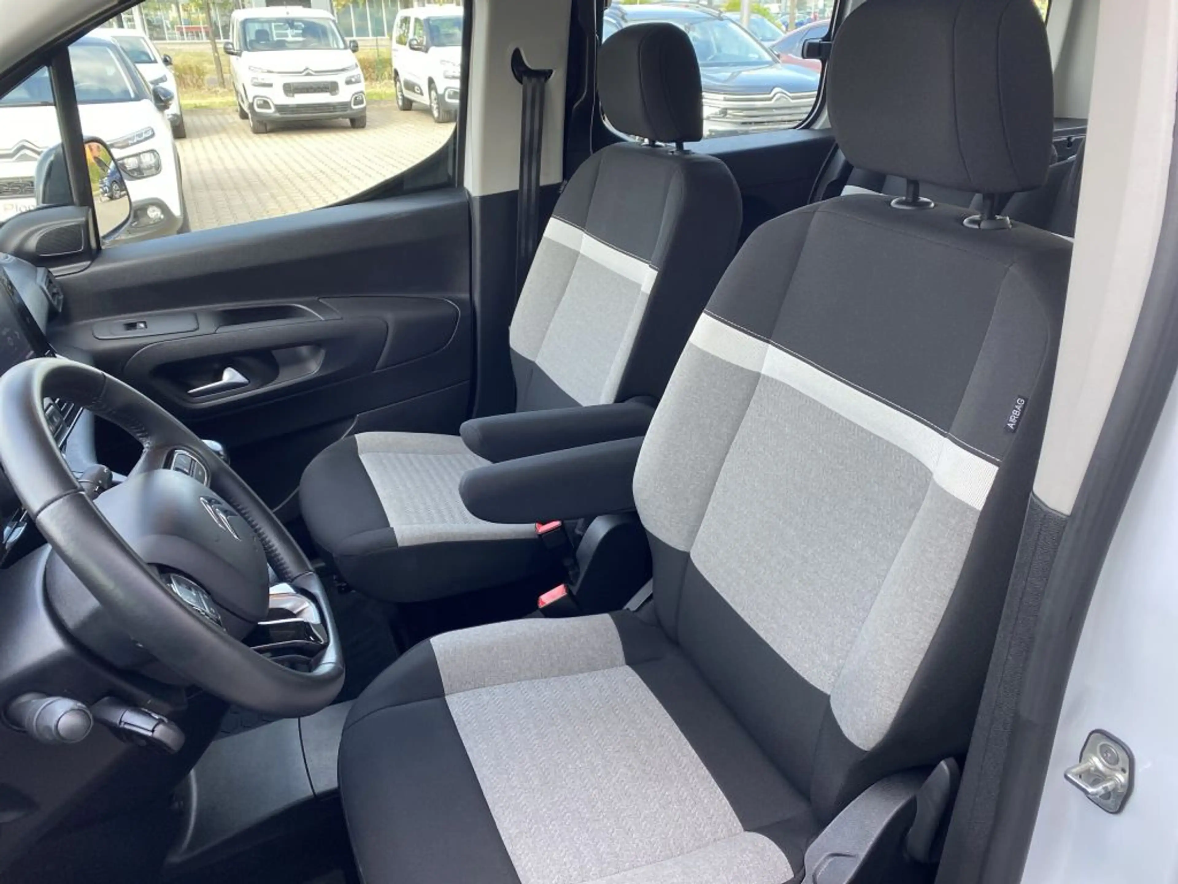 Citroen Berlingo M PureTech 110 FEEL *Keyless*Touch 8 Zoll*PDC* — photo 8