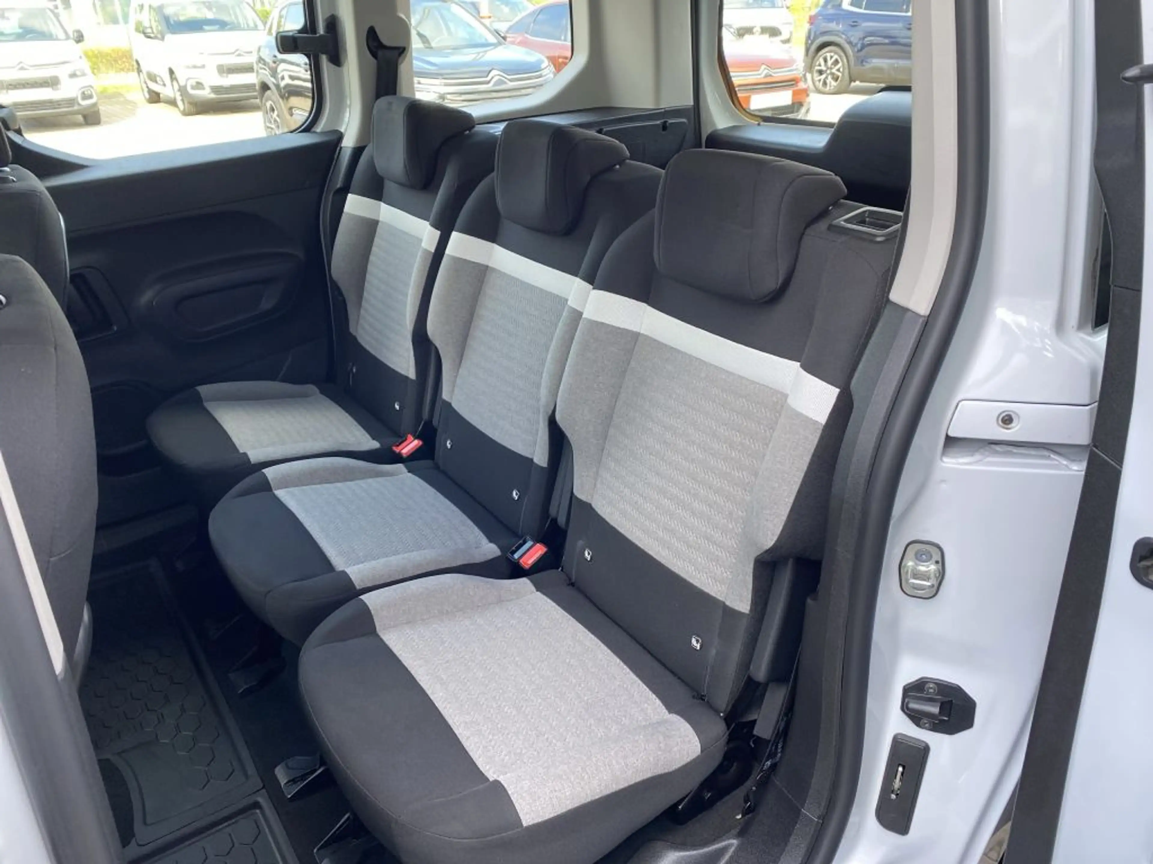 Citroen Berlingo M PureTech 110 FEEL *Keyless*Touch 8 Zoll*PDC* — photo 9