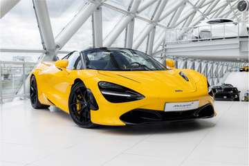 Spider 4.0 V8 Performance | Volcano Yellow | Heate