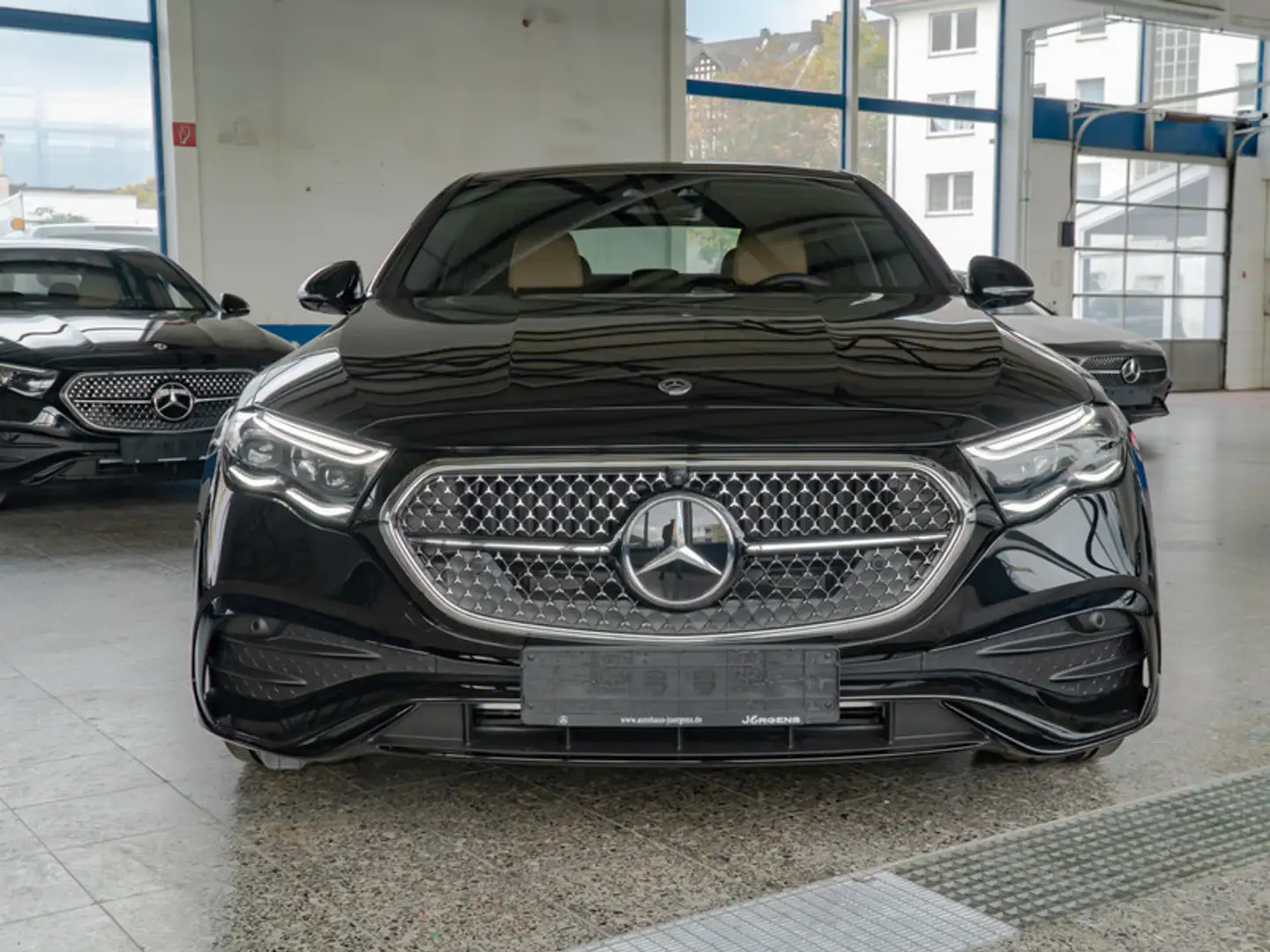 Mercedes-Benz E 220 d 4M AMG-Sport/Pano/Burm4D/Sitzklima/Night Noir - 2