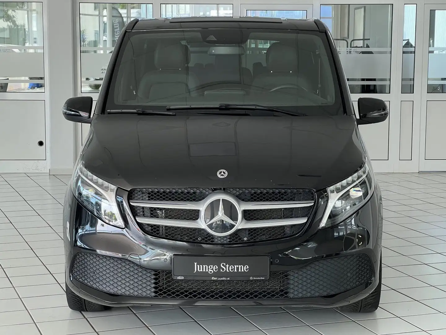 Mercedes-Benz V 300 d Avantgarde Extralang 8-Sitzer MBUX StandH Schwarz - 2