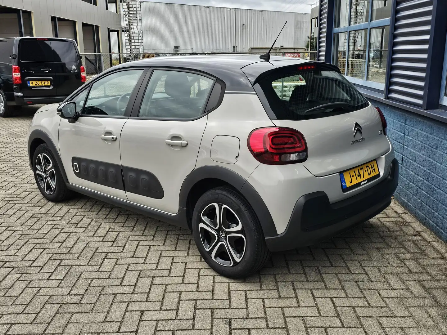 Citroen C3 1.2 PureTech S&S Feel Edition Navigatie | Parkeers Grijs - 2
