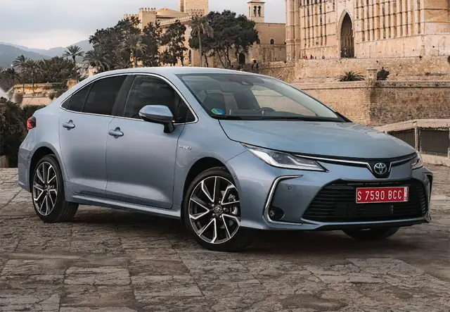 Toyota Corolla Sedán 125H Business Plus