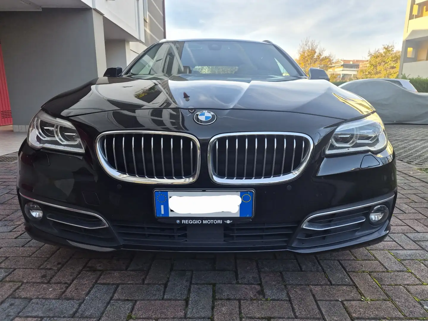BMW 520 520d Touring Luxury 190cv auto Nero - 2