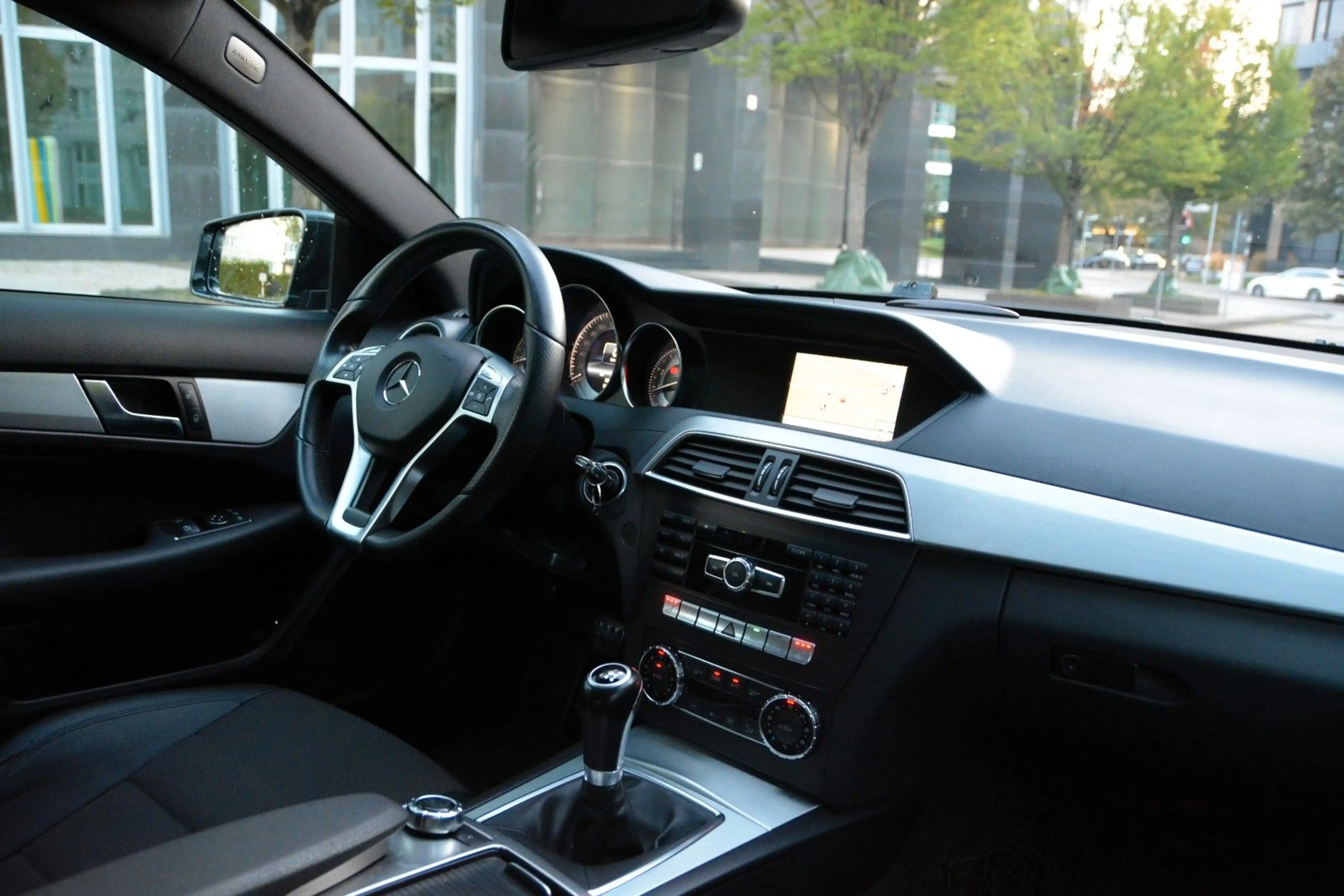 Mercedes-Benz C 180 CGI BlueEfficiency| AMG| NAVI| PDC| SZH — photo 11