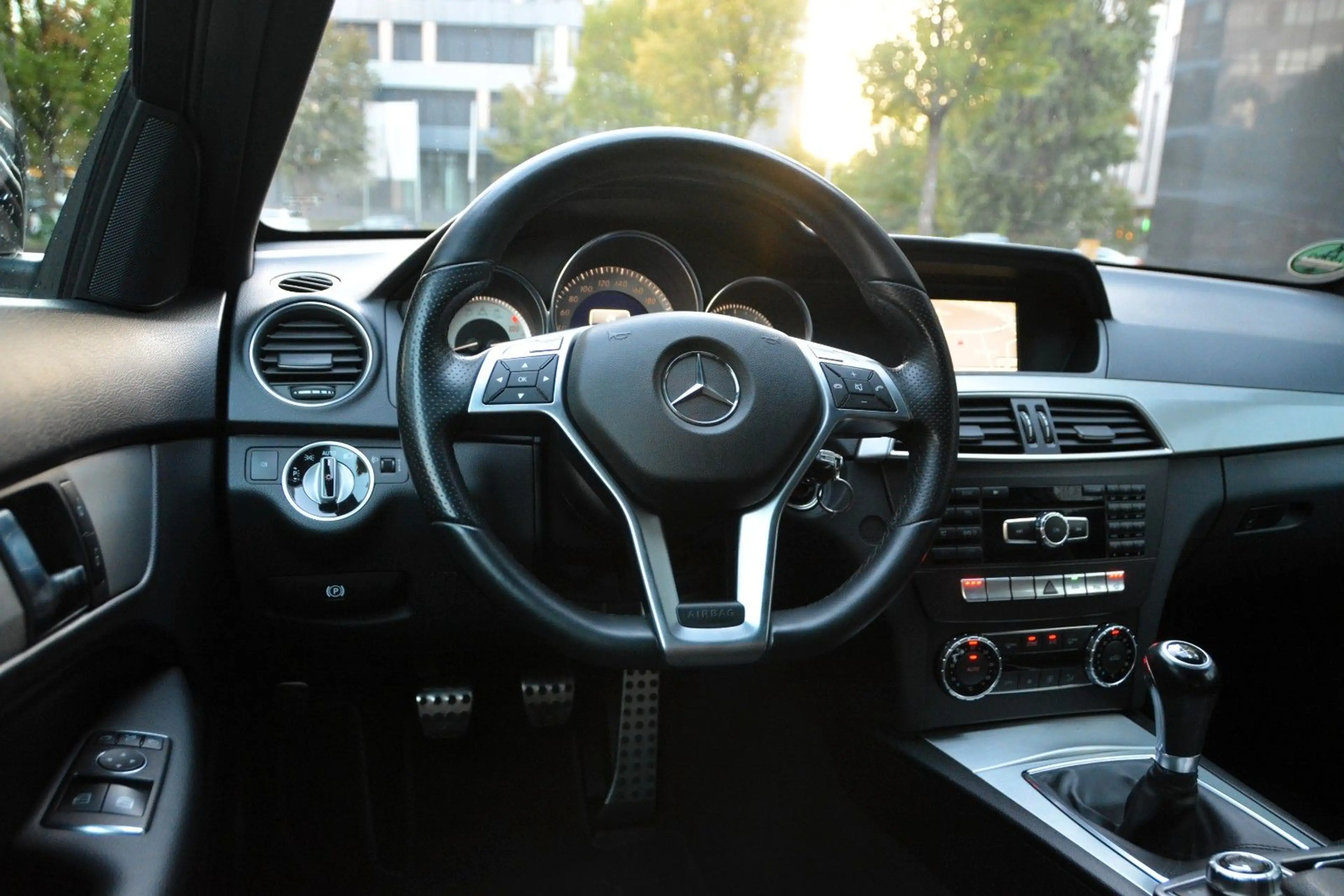 Mercedes-Benz C 180 CGI BlueEfficiency| AMG| NAVI| PDC| SZH — photo 10