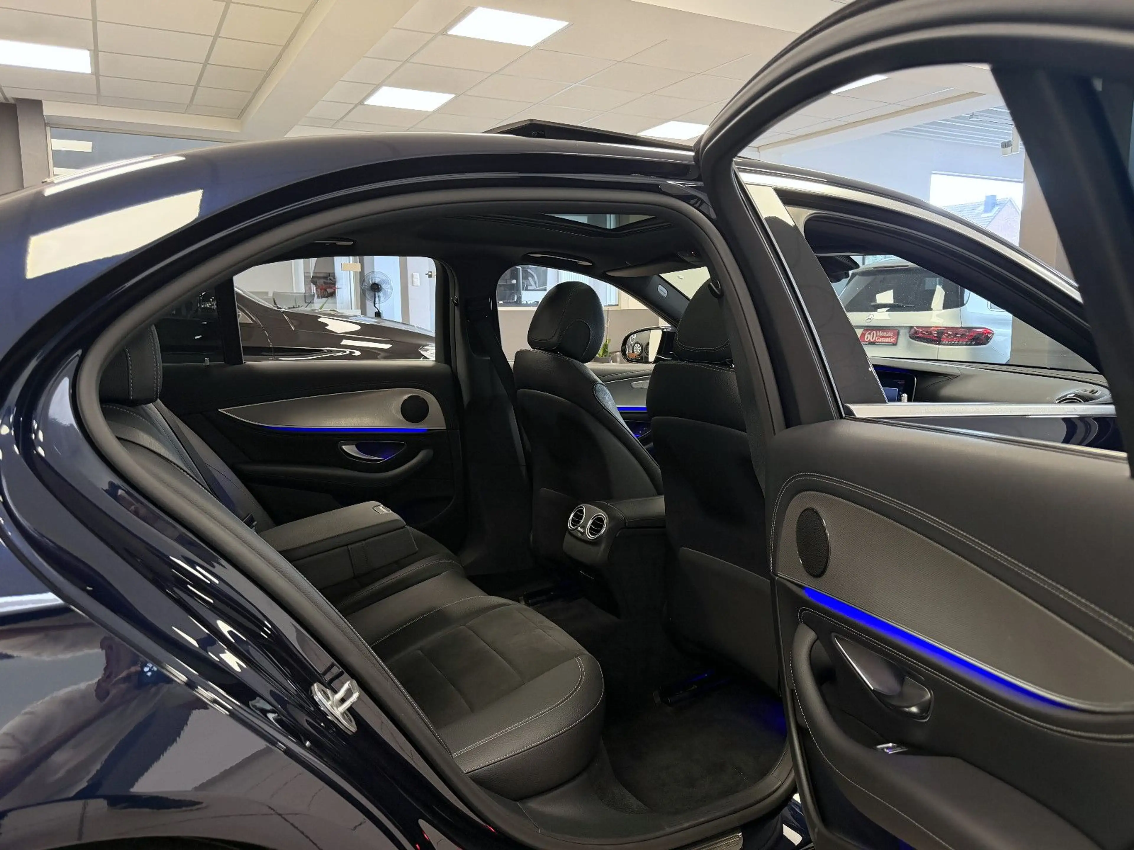 Mercedes-Benz E 400 d 4Matic *AMG*PanoSD*AHK*ACC*360°Kam*20"Z — photo 15