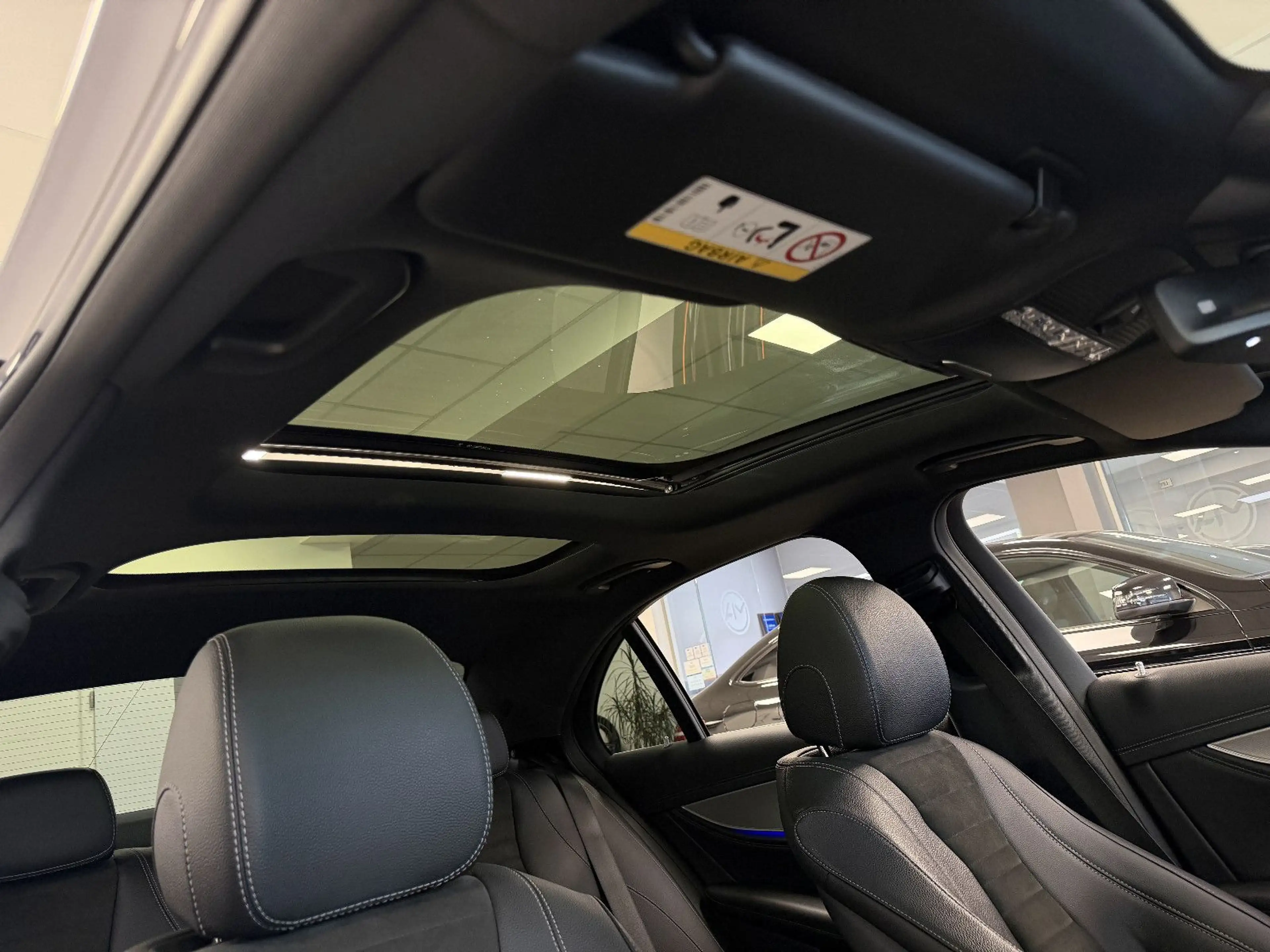 Mercedes-Benz E 400 d 4Matic *AMG*PanoSD*AHK*ACC*360°Kam*20"Z — photo 9