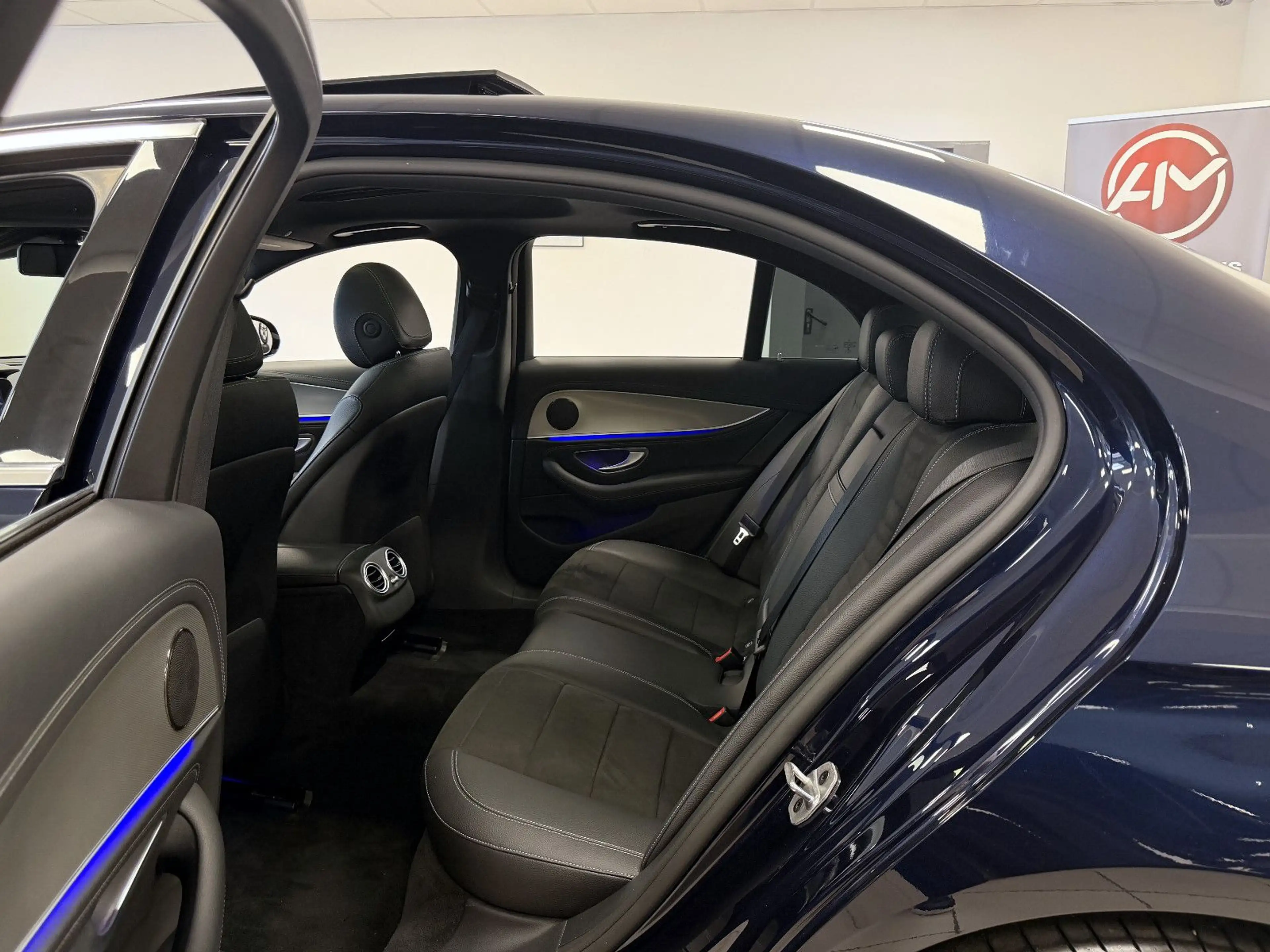 Mercedes-Benz E 400 d 4Matic *AMG*PanoSD*AHK*ACC*360°Kam*20"Z — photo 8