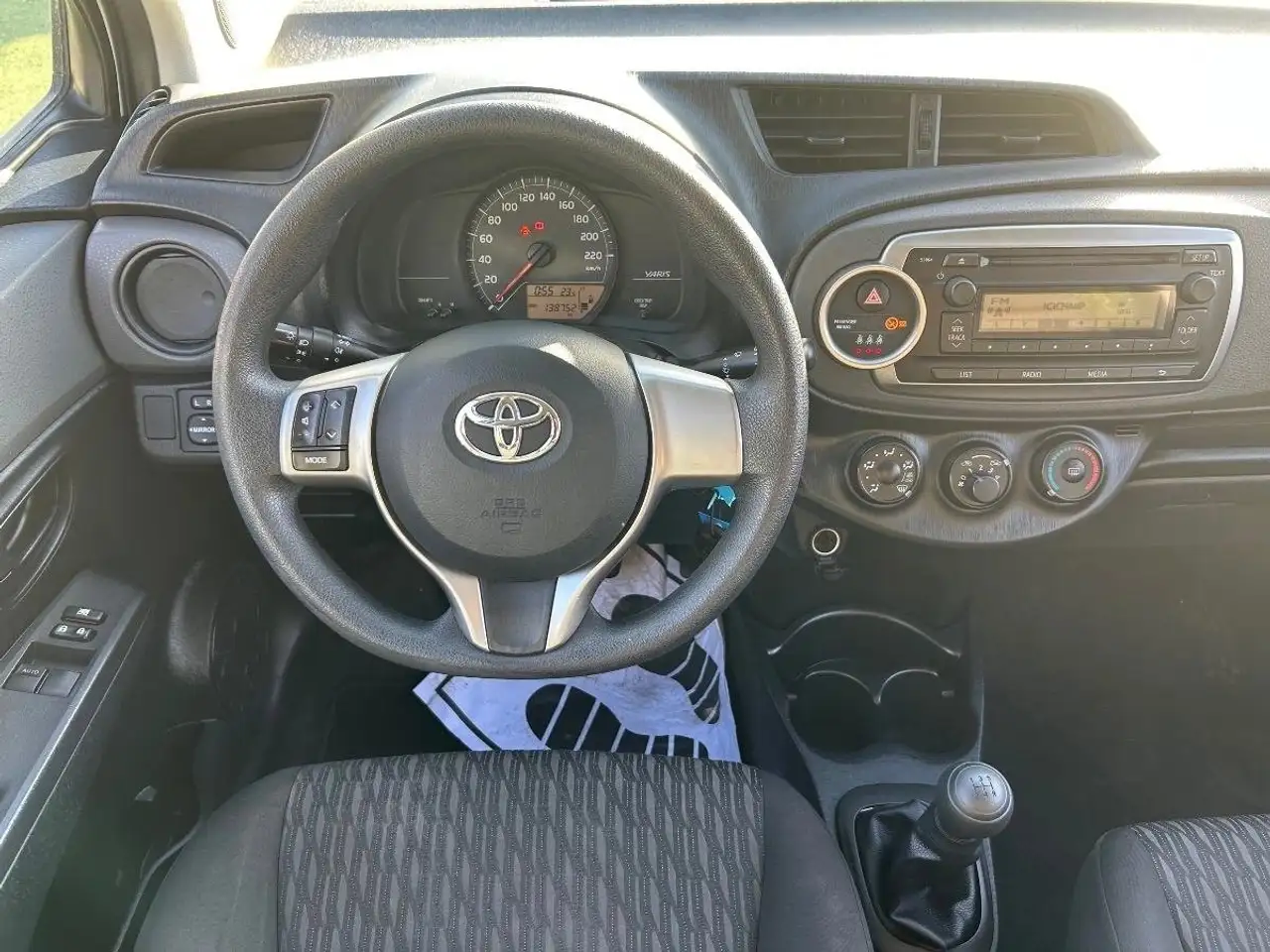 Toyota Yaris Yaris — photo 11