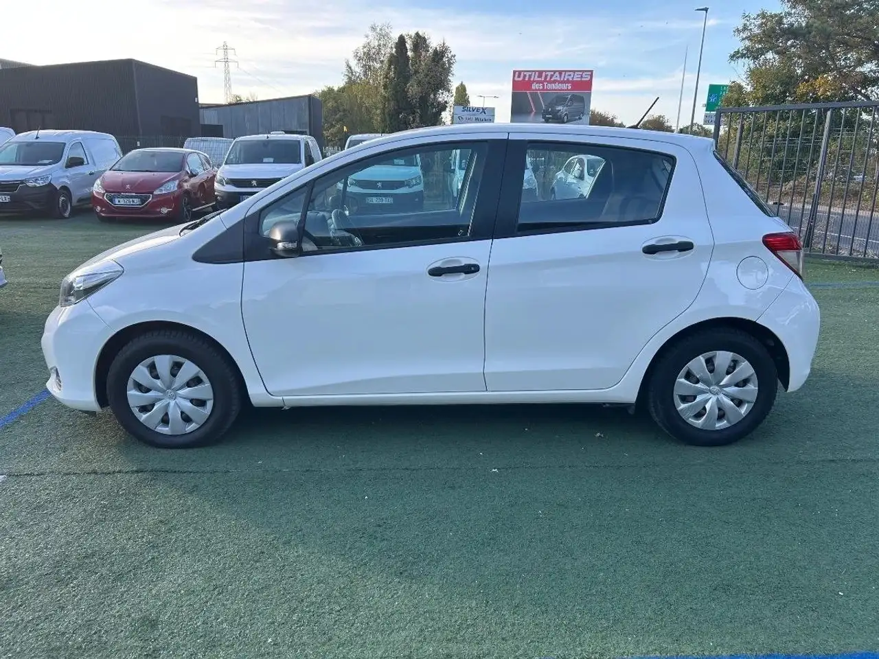 Toyota Yaris Yaris — photo 2