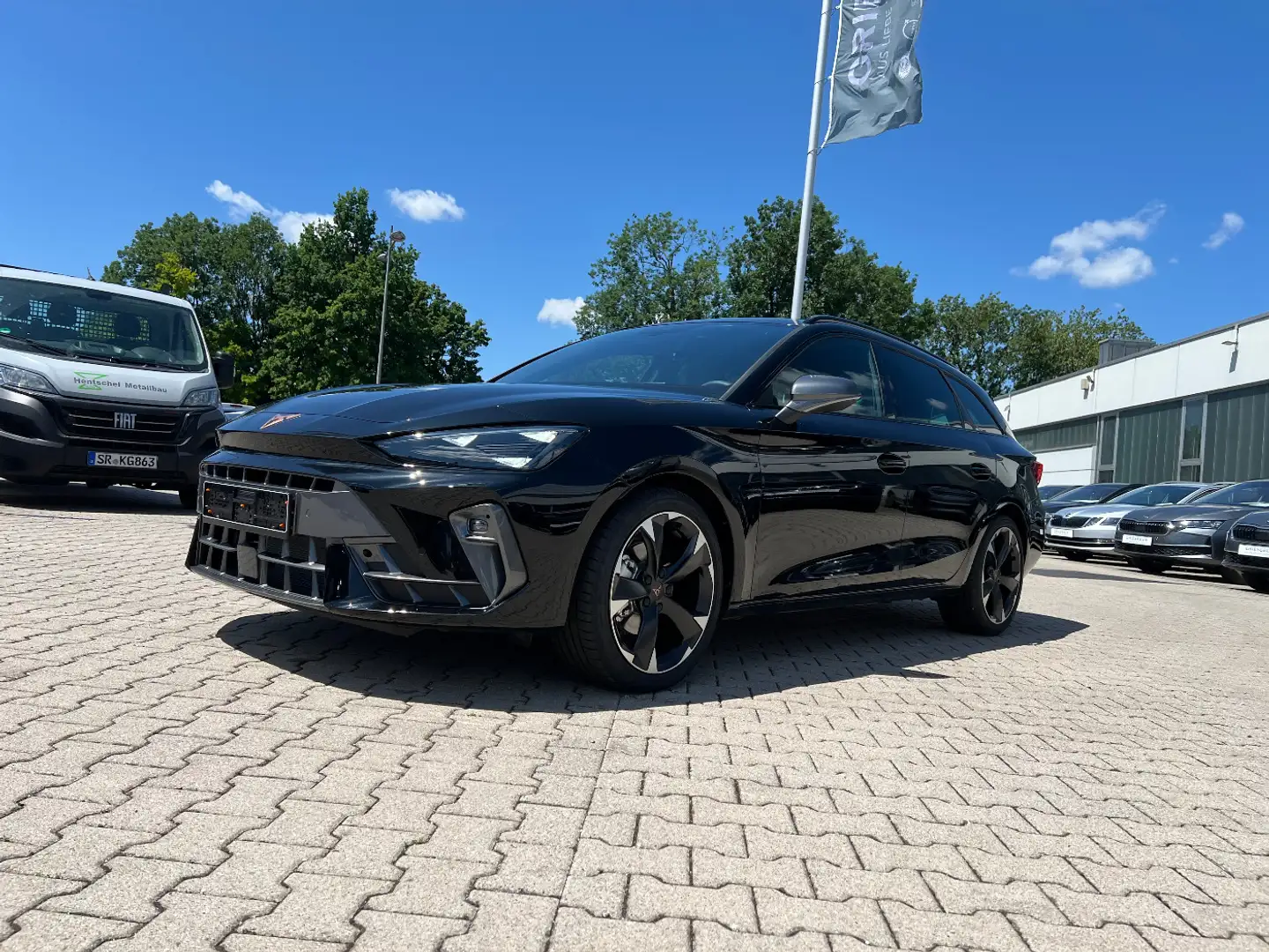 CUPRA Leon Sportstourer 1.5 eTSI Voll-LED Teilleder ACC Schwarz - 1