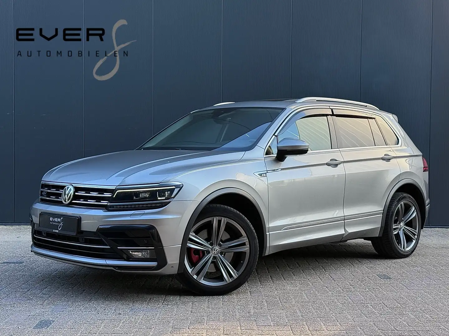 Volkswagen Tiguan 2.0 TSI 4Motion, R-Line, Highline, Pano/Dak, Virtu Gris - 1