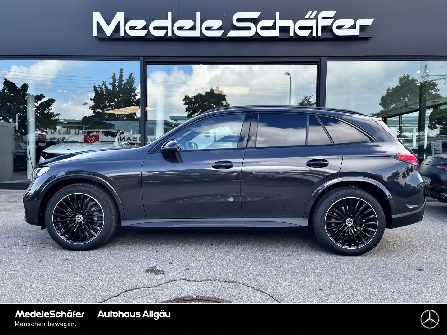 Mercedes-Benz GLC 300 GLC 300 4M AMG Night Distr AHK Burm3D Pano Memo Grau - 2