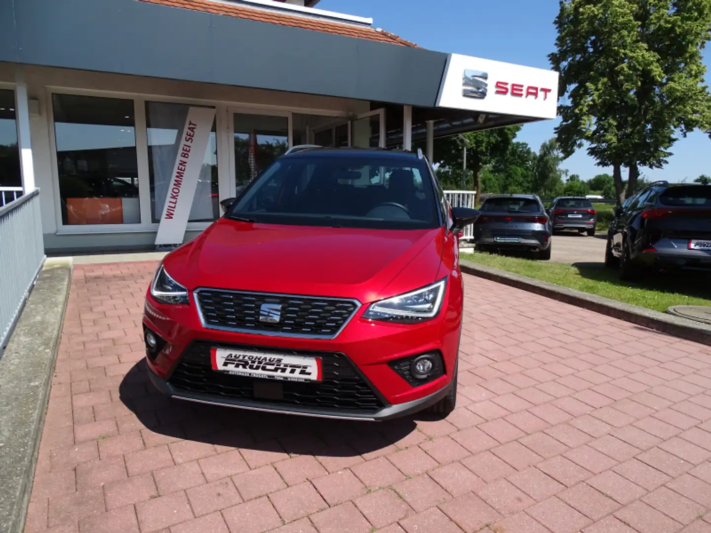 SEAT Arona Arona 1.0 EcoTSI XCELLENCE DSG 115PS Navi Sitzheiz Schwarz - 2
