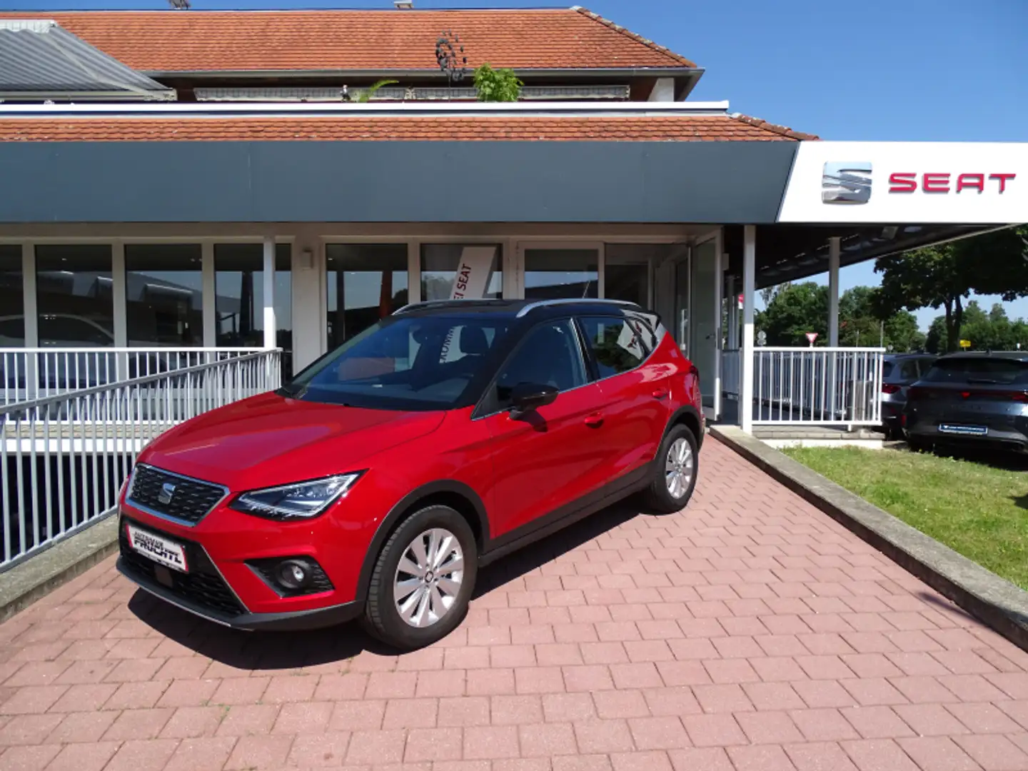 SEAT Arona Arona 1.0 EcoTSI XCELLENCE DSG 115PS Navi Sitzheiz Schwarz - 1