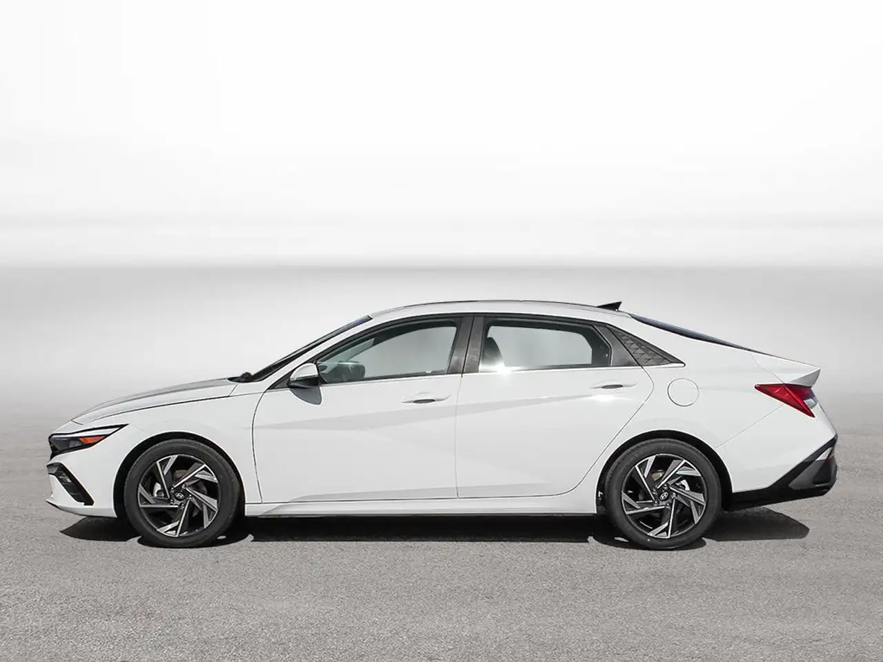 Hyundai ELANTRA снимка Hyundai ELANTRA