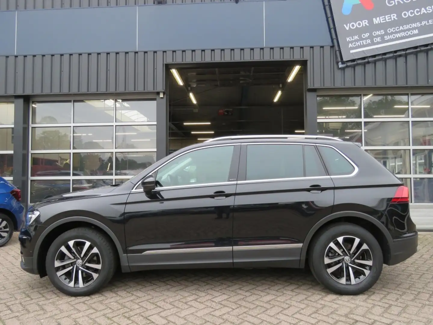 Volkswagen Tiguan 1.5 TSI 150PK DSG-aut. ACT HIGHL. IQ DRIVE / Camer Zwart - 2
