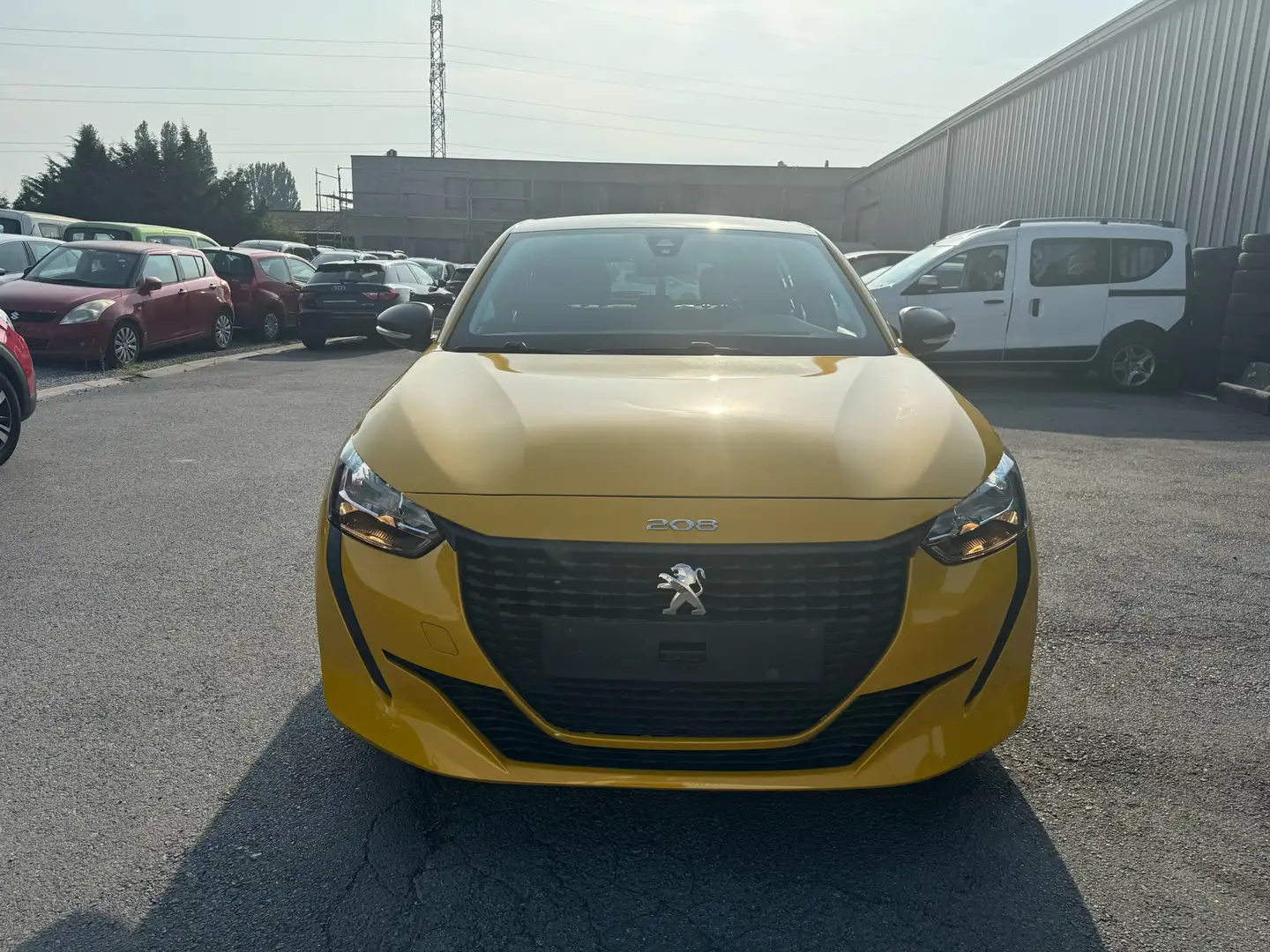 Peugeot 208 1.2i // DEGAT CARROSERIE // MARCHAND OU EXPORT // Geel - 2