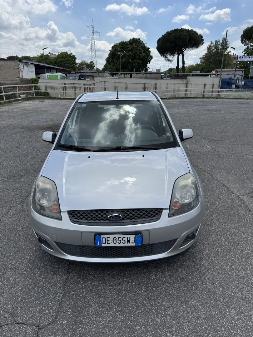 Ford Fiesta 5p 1.4 tdci Tecno Grey - 2