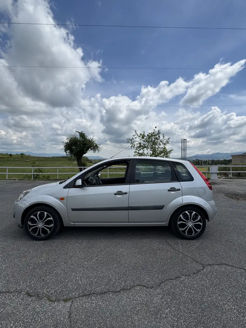 Ford Fiesta 5p 1.4 tdci Tecno Grey - 1
