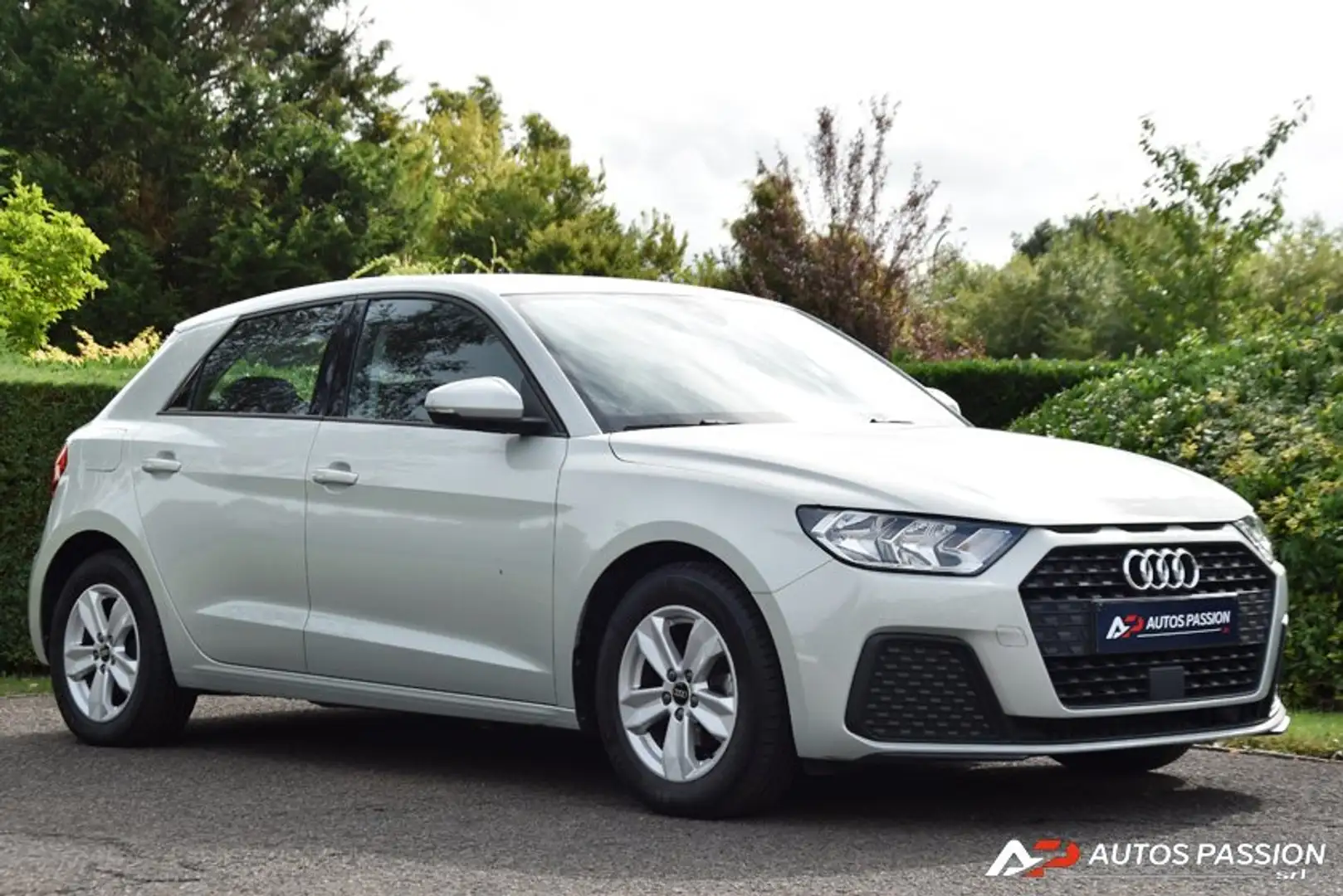Audi A1 Sportback 25 TFSI Attraction | DAB | Carplay Grijs - 2