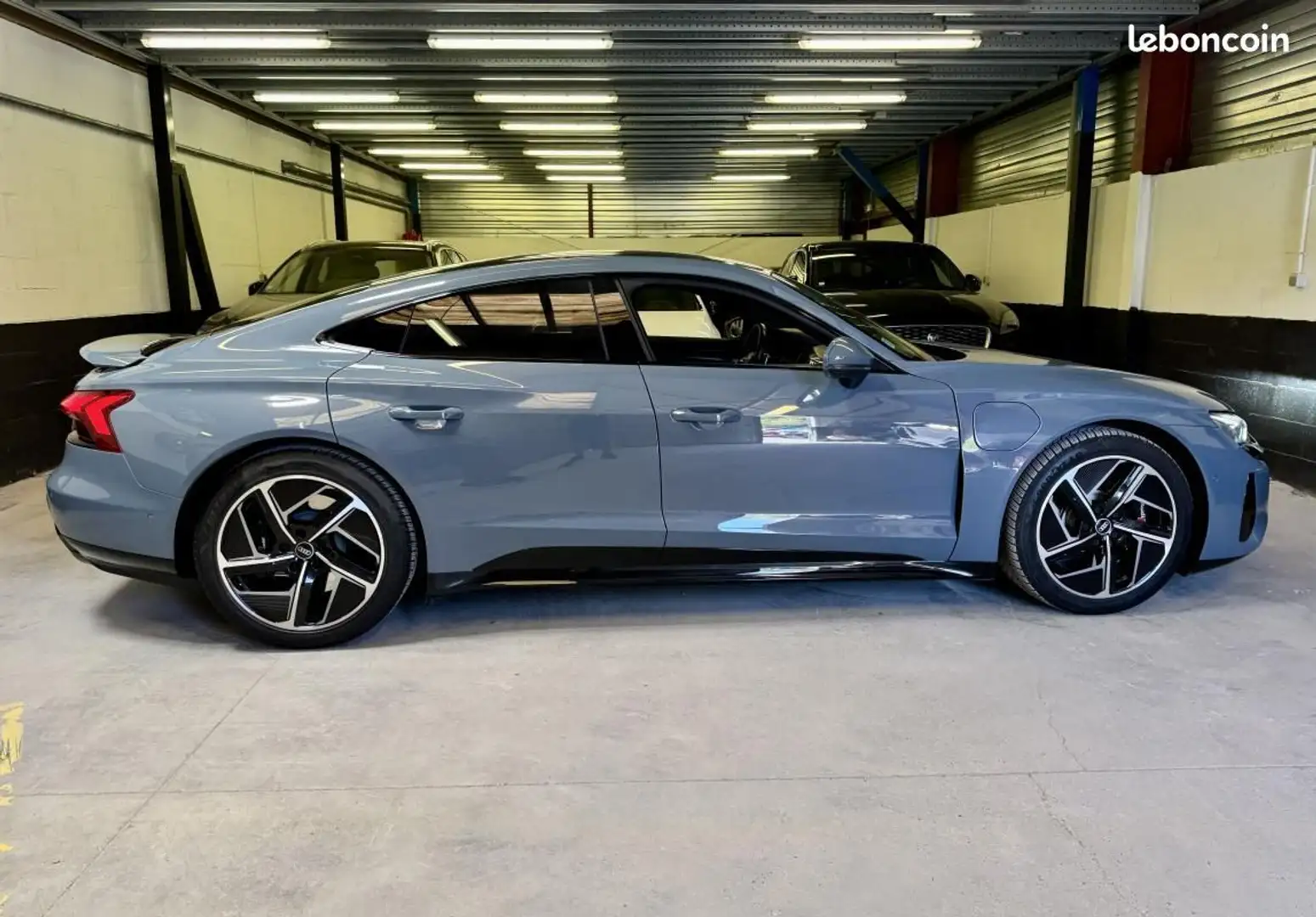 Audi e-tron GT 476 ch quattro Extended 1e main Origine FR Full op Gri - 2