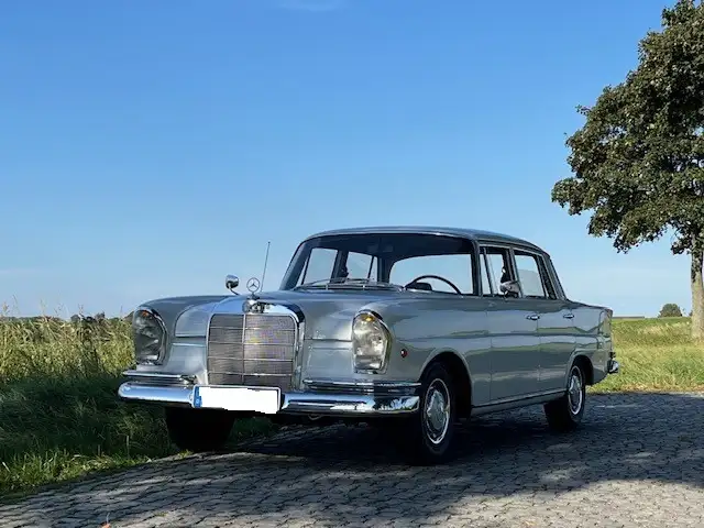 Mercedes-Benz 230 S W111 * Bildschön * Geringe Laufleistung *