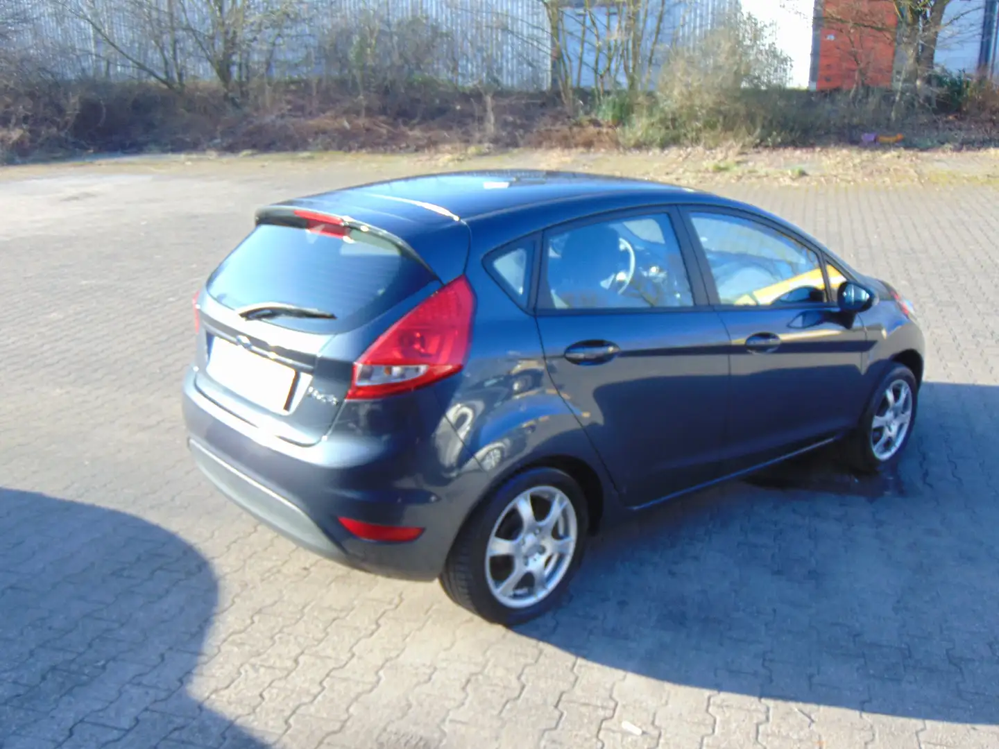 Ford Fiesta Trend, 12 Mon. Garantie, Klima, ZV, Zahnriemen NEU Šedá - 1
