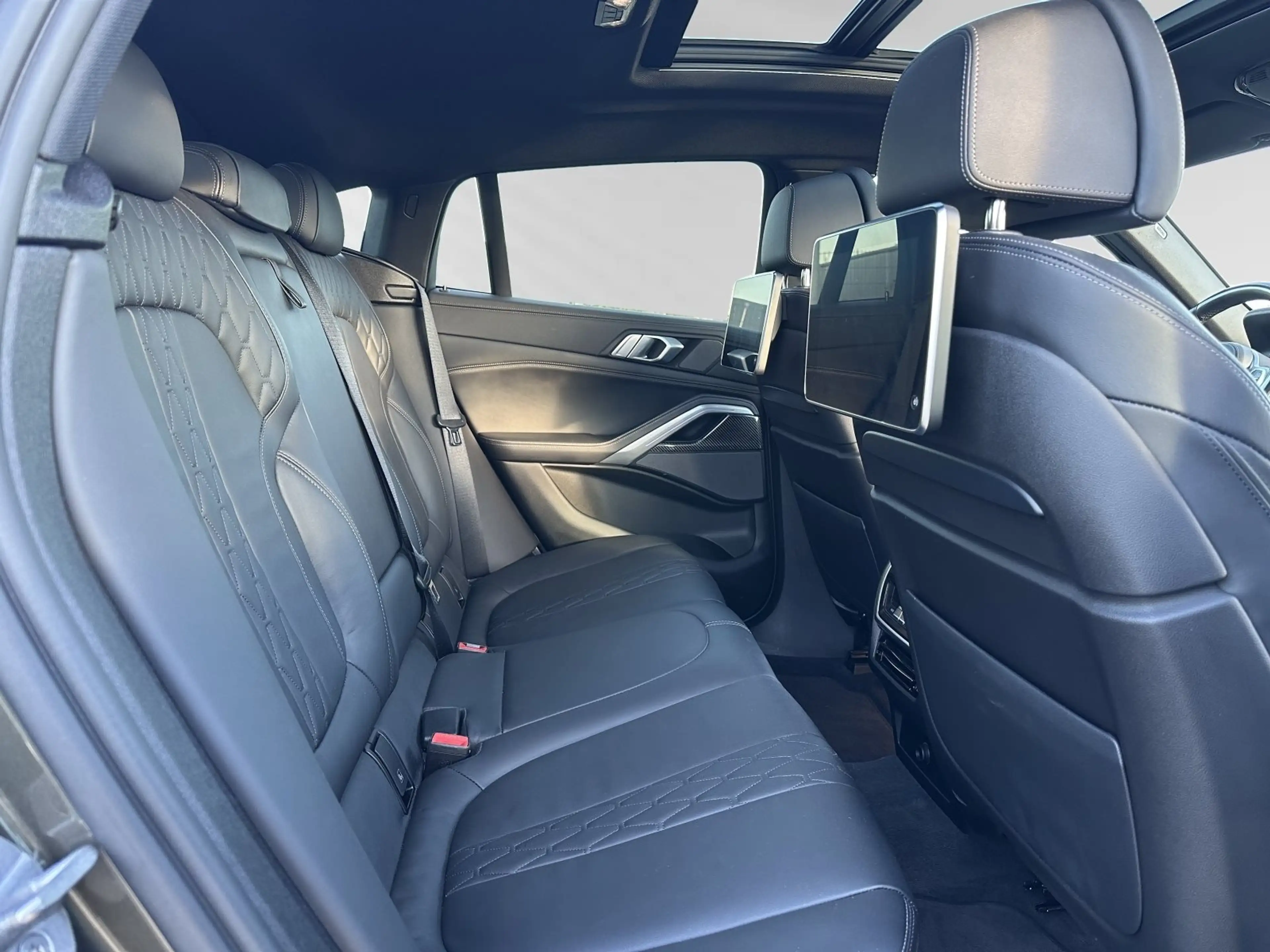 BMW X6 M50i MSport AHK Laser PA+ LCProf HiFi — photo 13