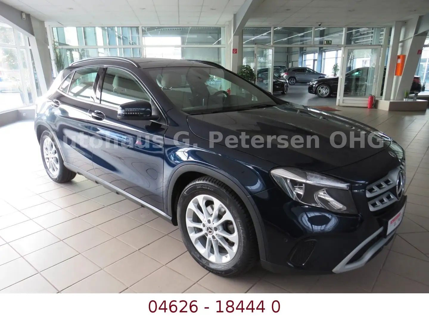 Mercedes-Benz GLA 180 *Automatik*Panorama*CAM*Navi*SHZ* Bleu - 1