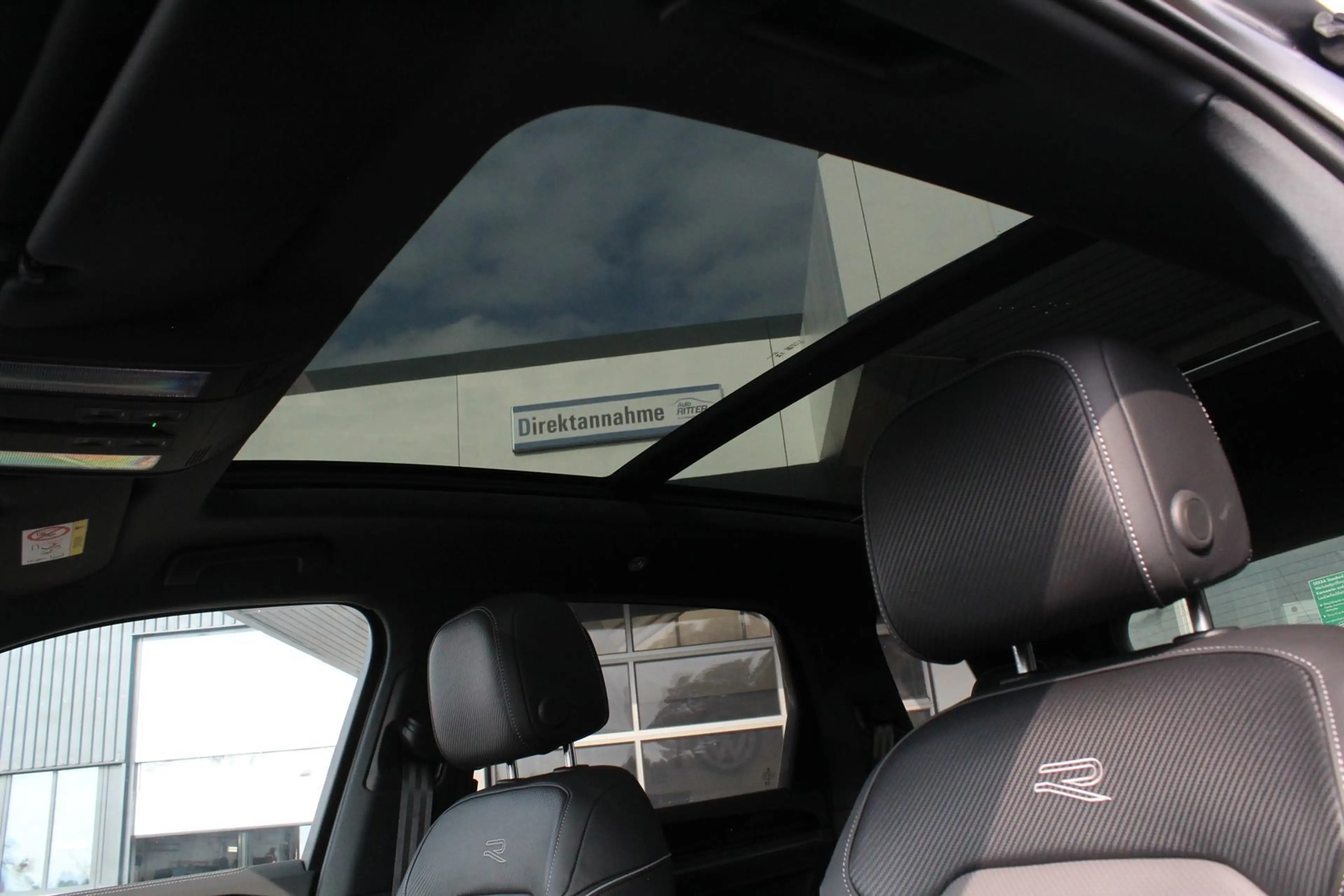 Volkswagen Touareg R-Line Final Edition Pano+SHZ+CarPlay... — photo 13