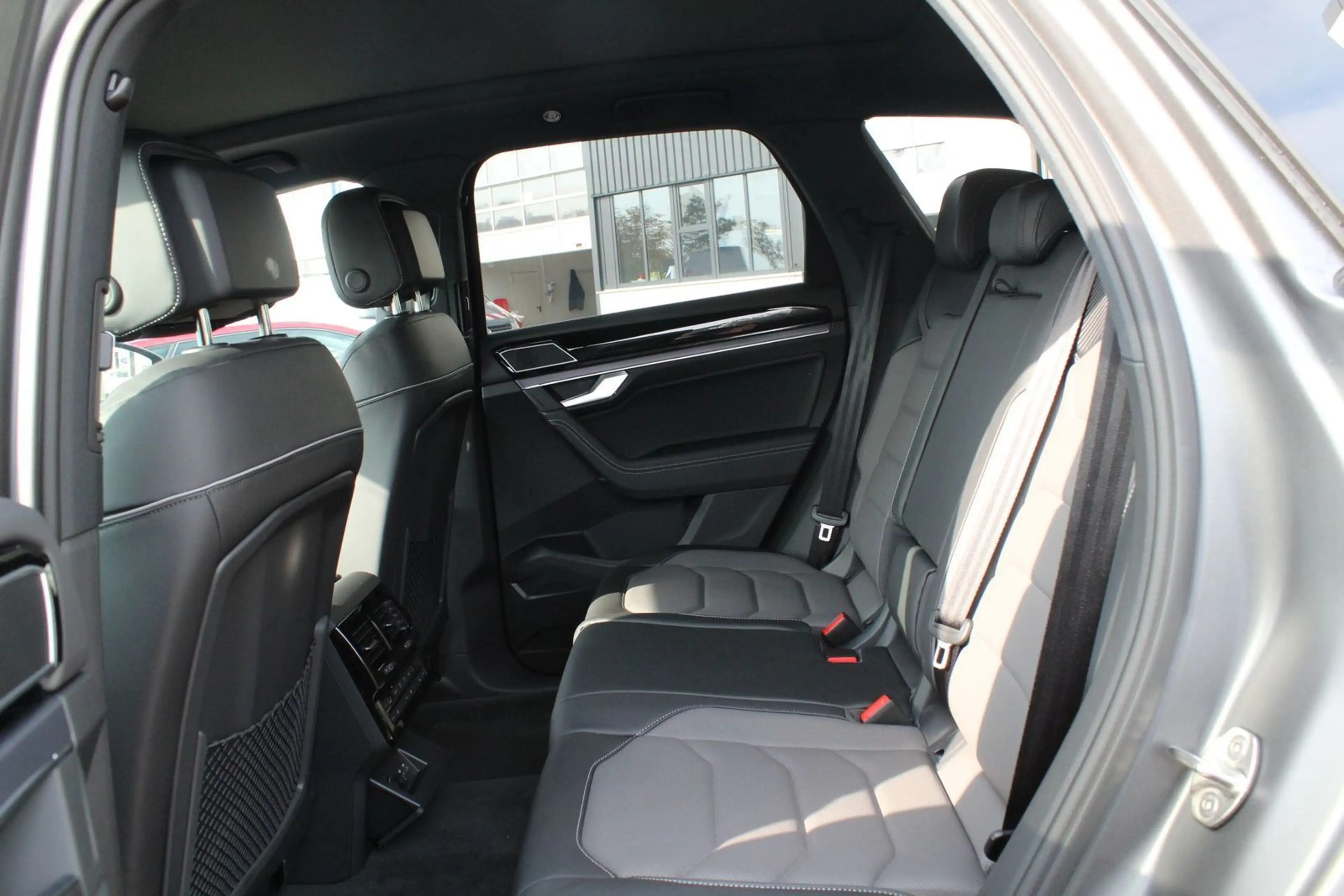 Volkswagen Touareg R-Line Final Edition Pano+SHZ+CarPlay... — photo 7