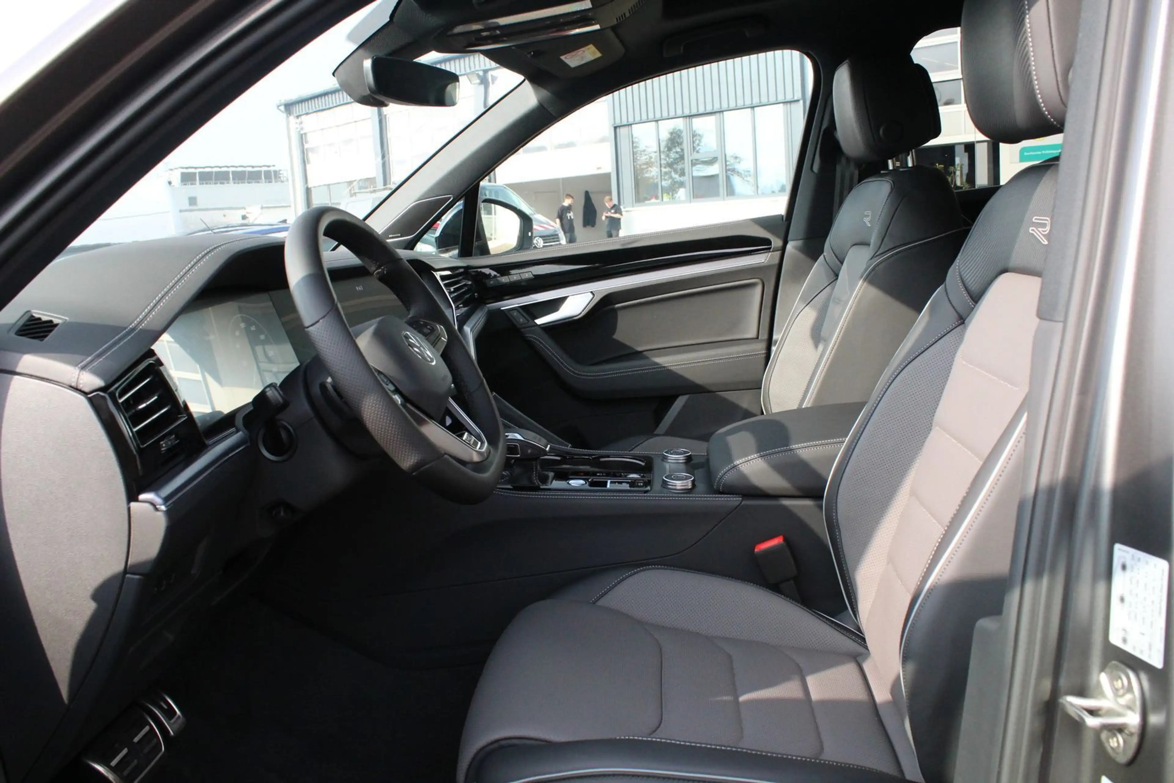 Volkswagen Touareg R-Line Final Edition Pano+SHZ+CarPlay... — photo 12