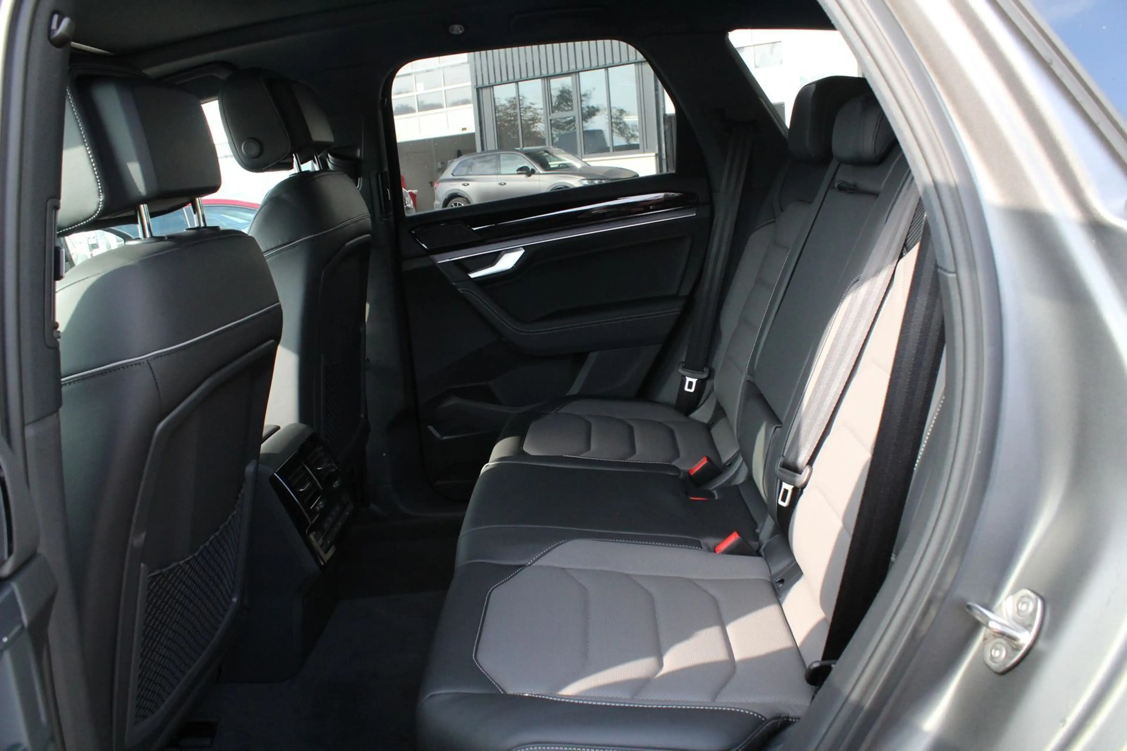 Volkswagen Touareg R-Line Final Edition Pano+SHZ+CarPlay... — photo 14