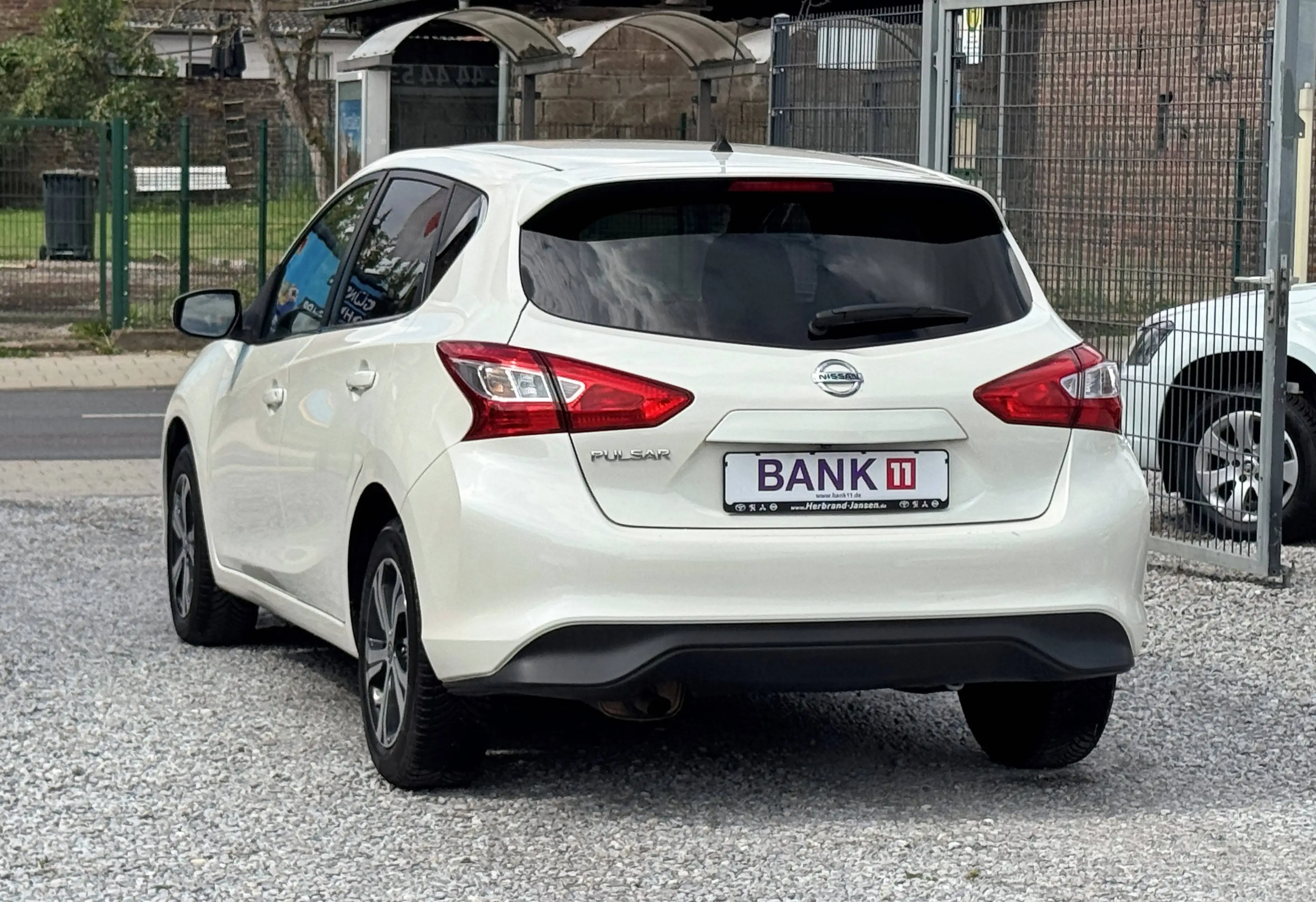 Nissan Pulsar *Rückfahrkamera*Navi*USB*Keyless Go*EURO6* — photo 3
