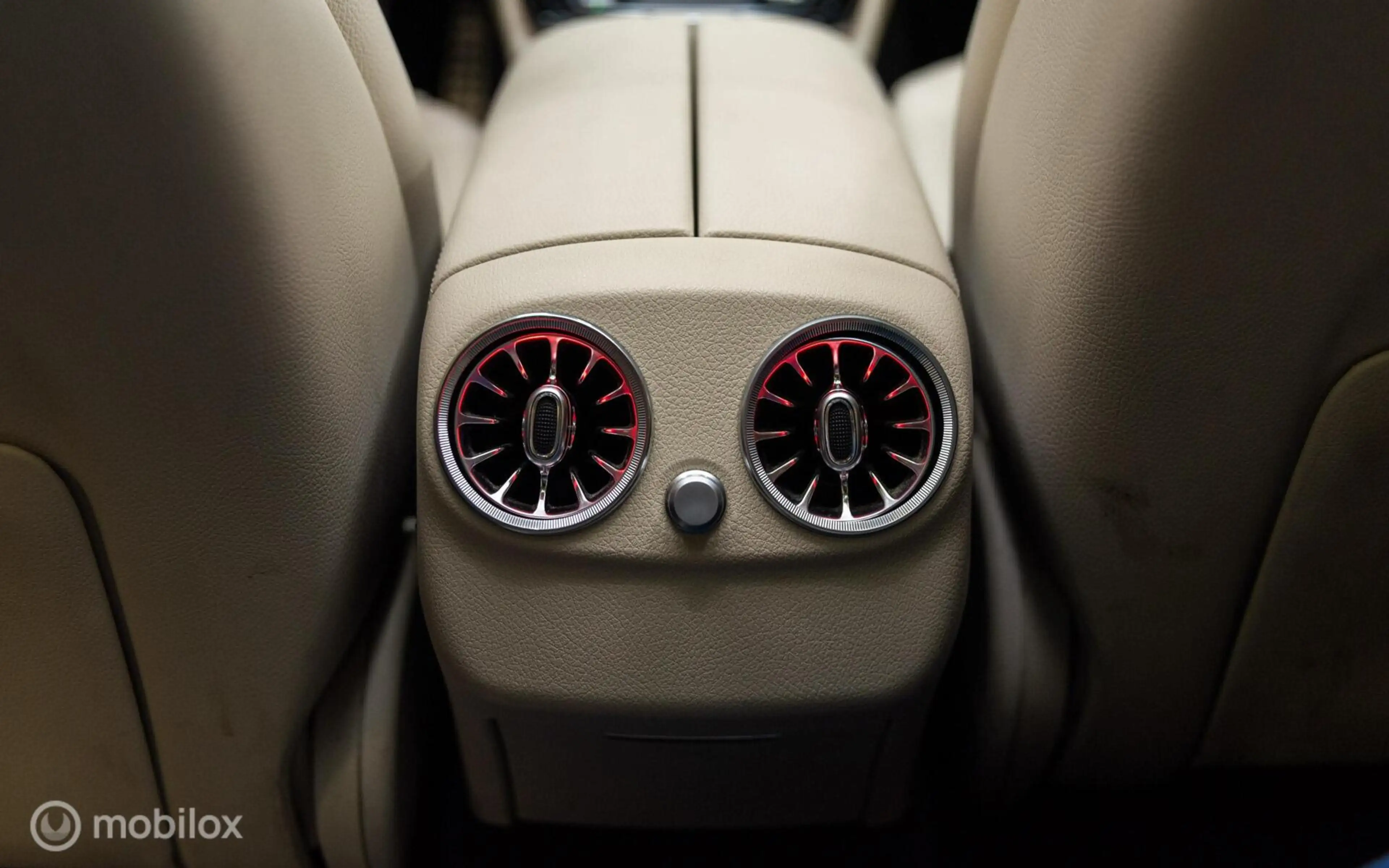 Mercedes-Benz E 450 4MATIC Avantgarde, Pano, Keyless, Leer — photo 29