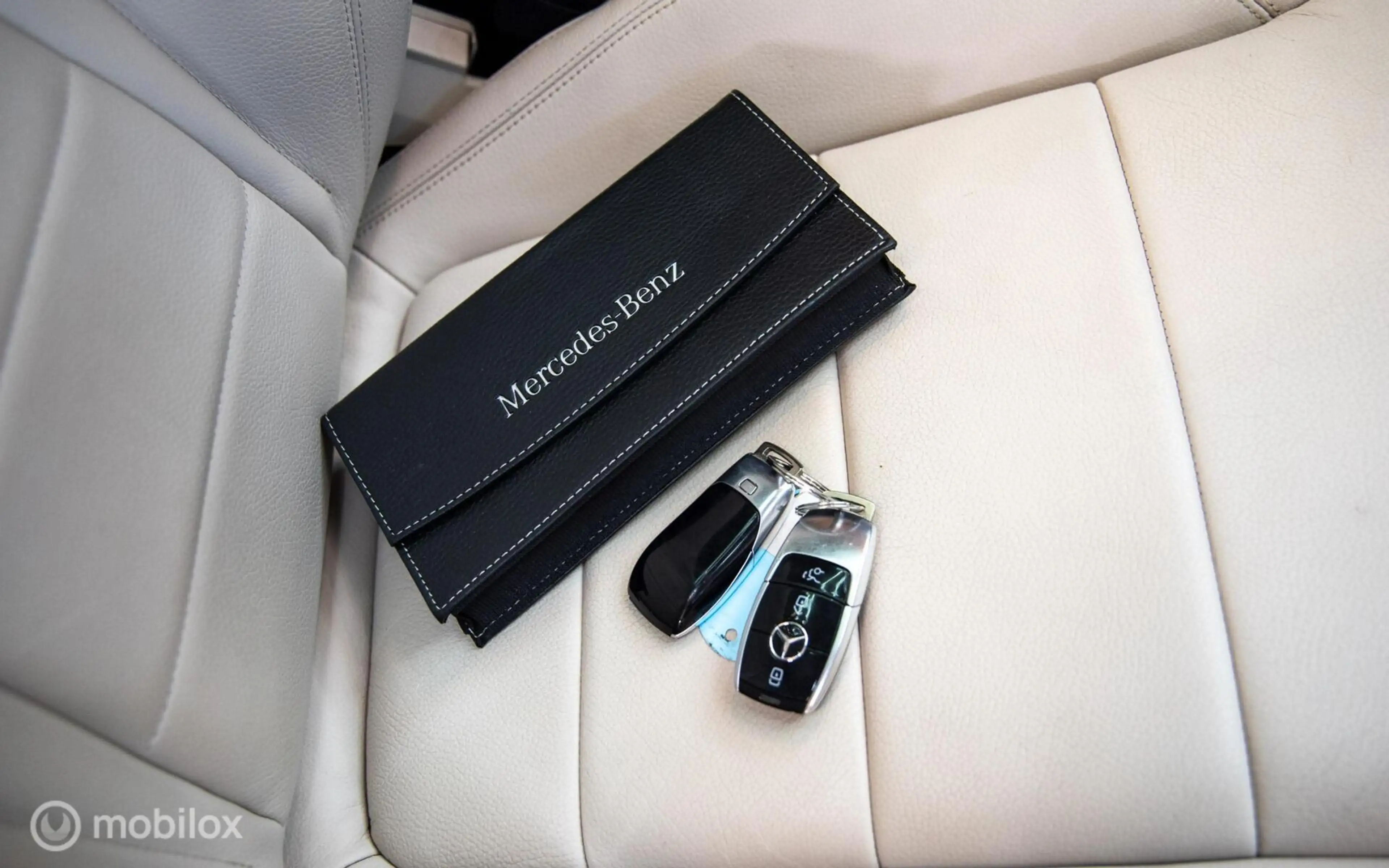 Mercedes-Benz E 450 4MATIC Avantgarde, Pano, Keyless, Leer — photo 26