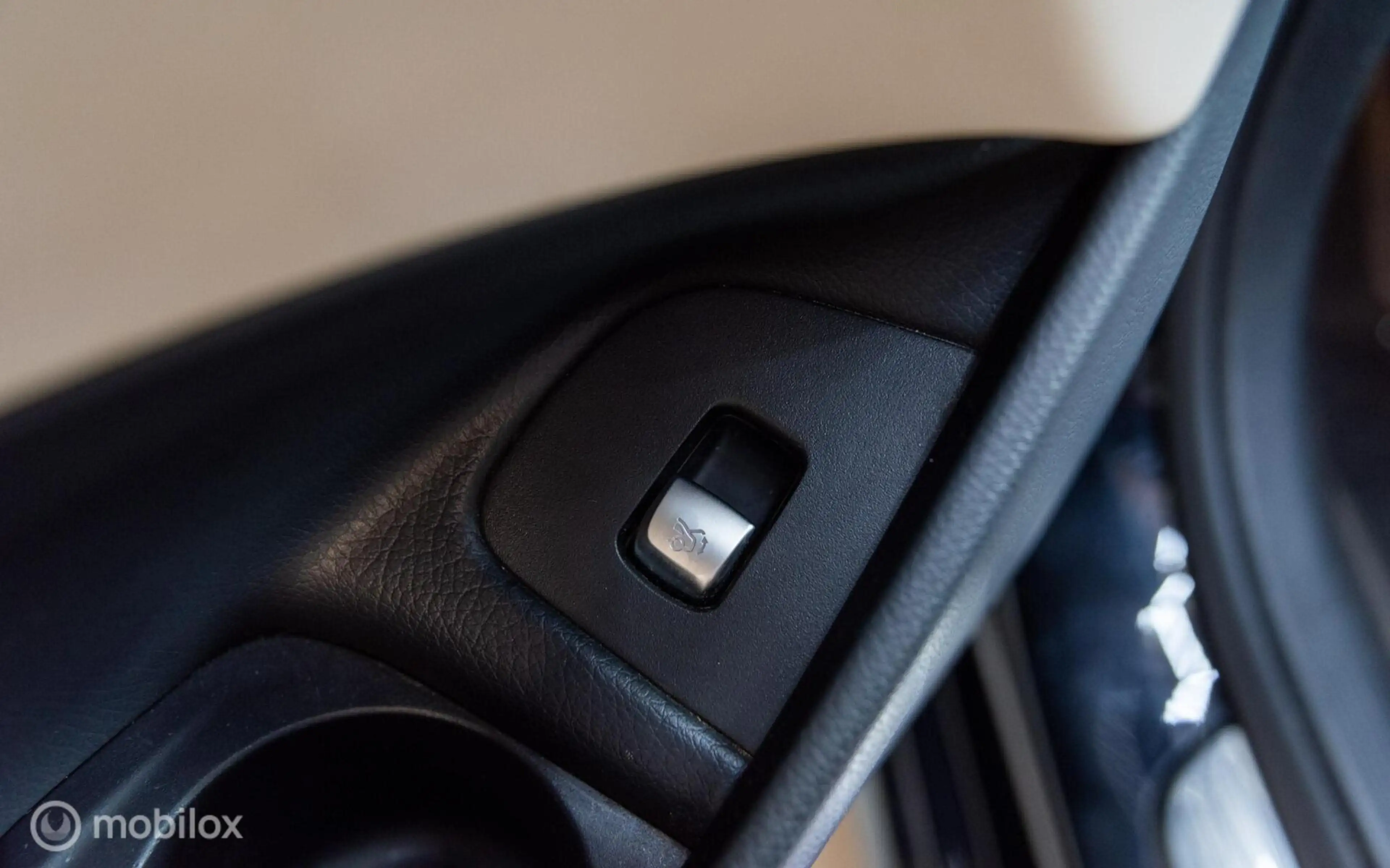 Mercedes-Benz E 450 4MATIC Avantgarde, Pano, Keyless, Leer — photo 27