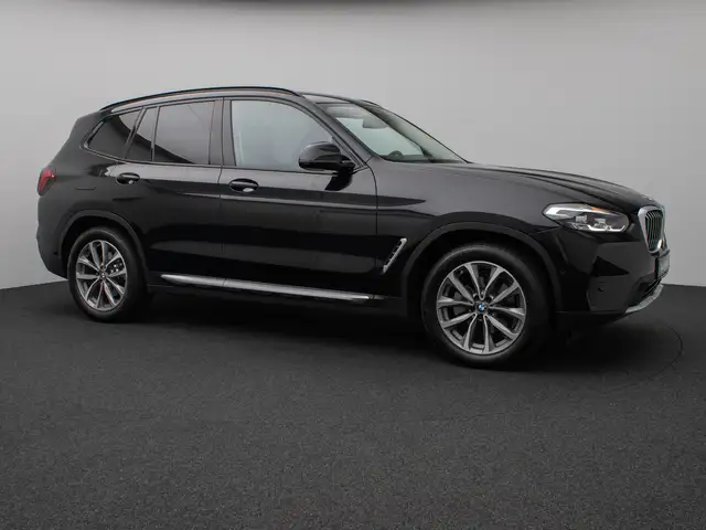 BMW X3 view 4