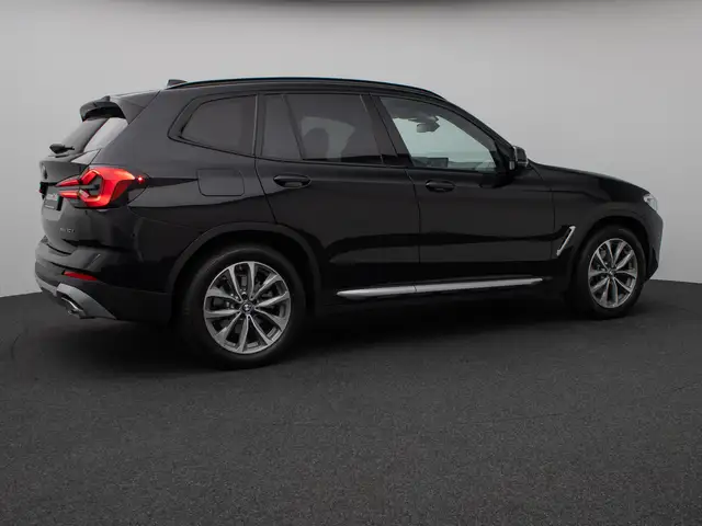 BMW X3 view 6