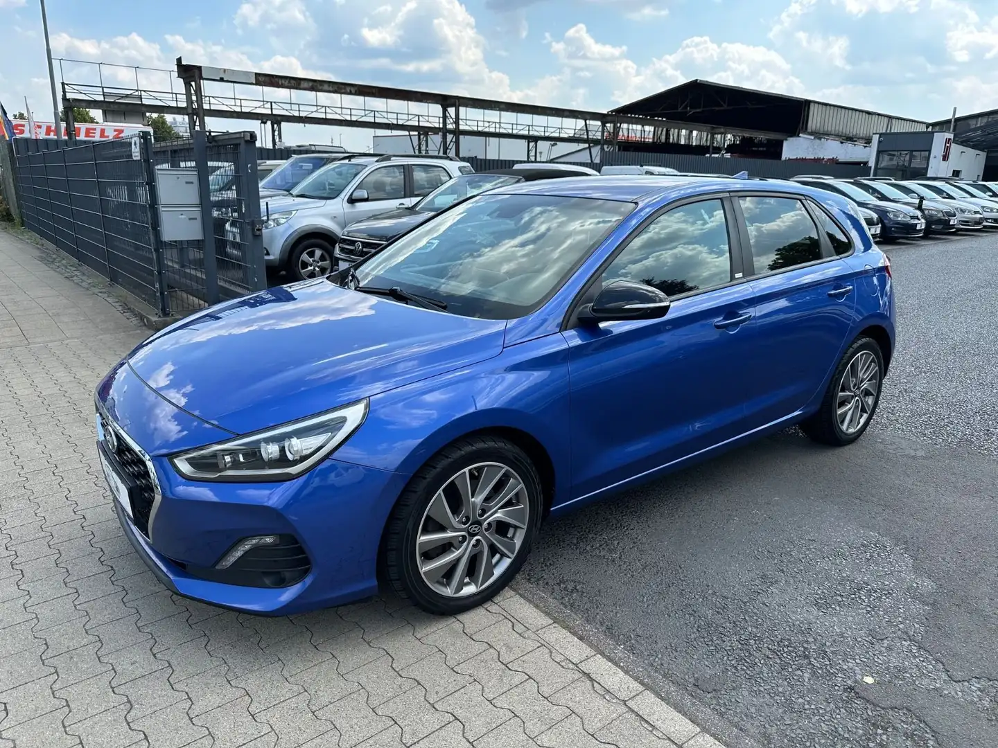 Hyundai i30 Passion + Sitzhiezung/ RFK/ PDC/ LM-Felgen Blau - 1