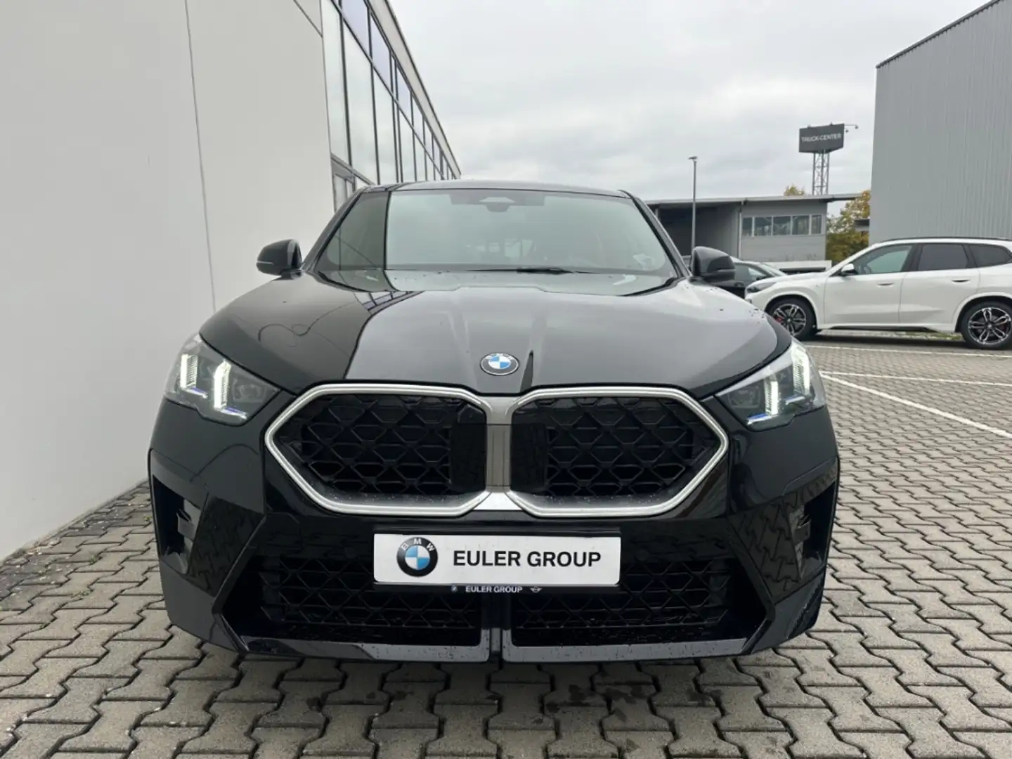 BMW X2 sDrive20i M Sport AHK Pano IconGl Memory Aktivsitz Schwarz - 2
