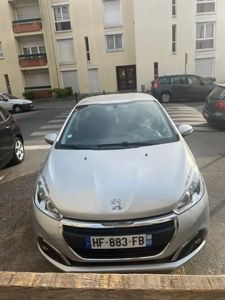 Peugeot 208 1.6 e-HDi 92ch BVM5 Allure