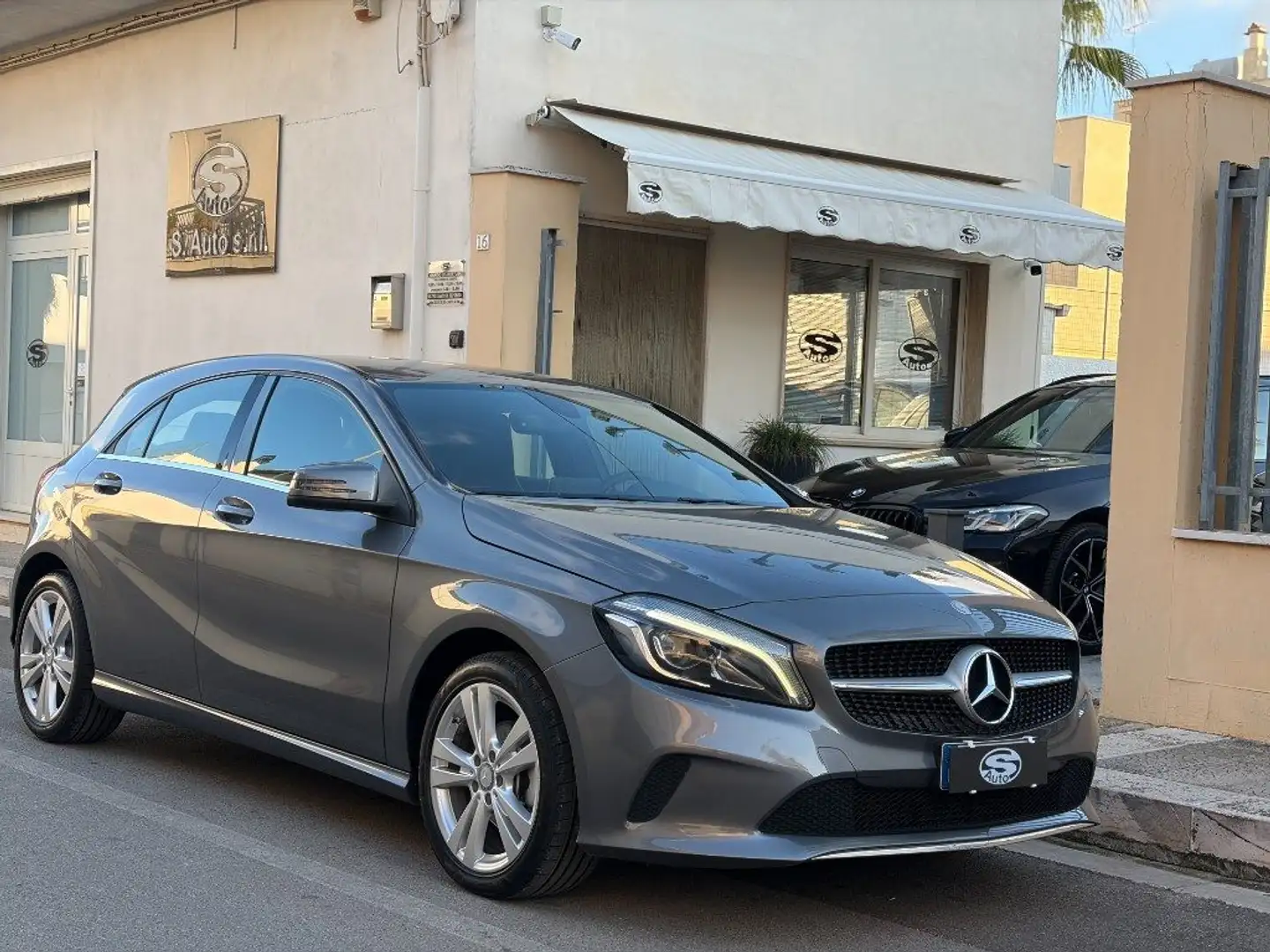 Mercedes-Benz A 180 d Automatic Sport Gris - 1