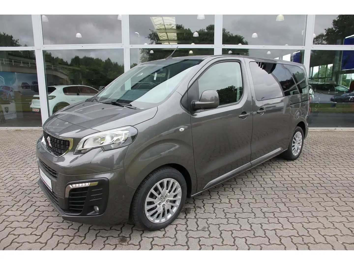 Peugeot Traveller Busin. HDi 145 Aut. L2 SHZ Kamera 8-Si Grijs - 1