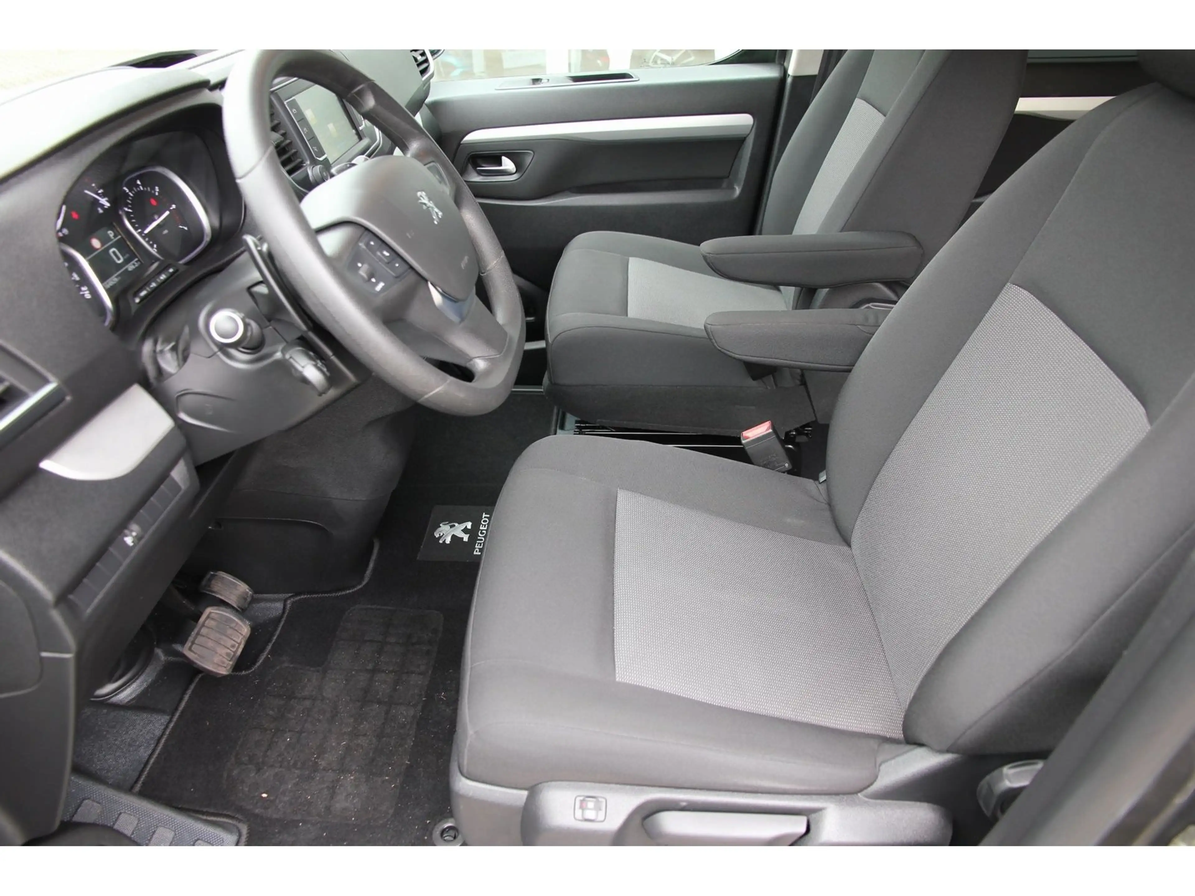 Peugeot Traveller Busin. HDi 145 Aut. L2 SHZ Kamera 8-Si — photo 9